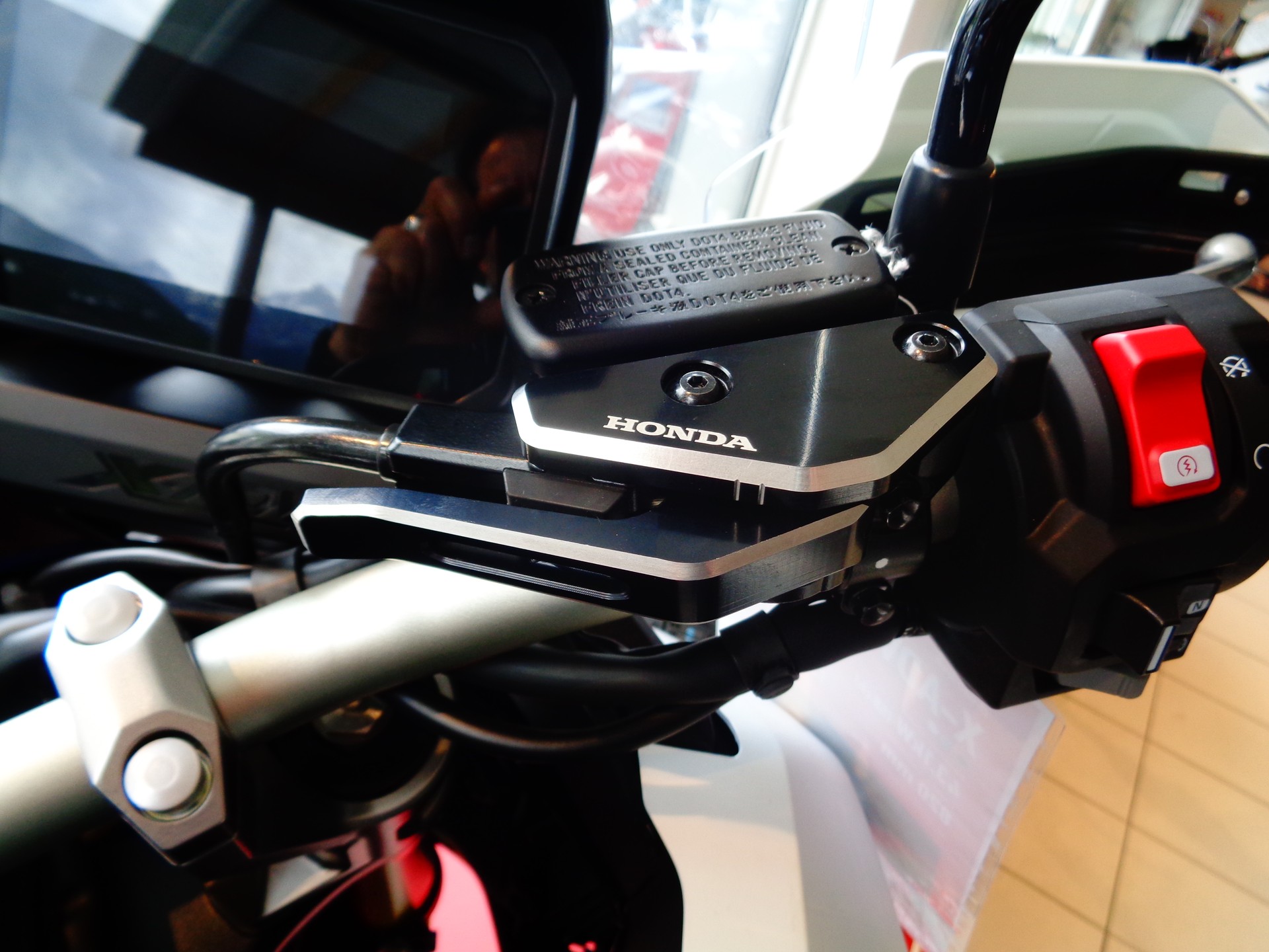 HONDA X-ADV 750 DCT Special Edition-image-11