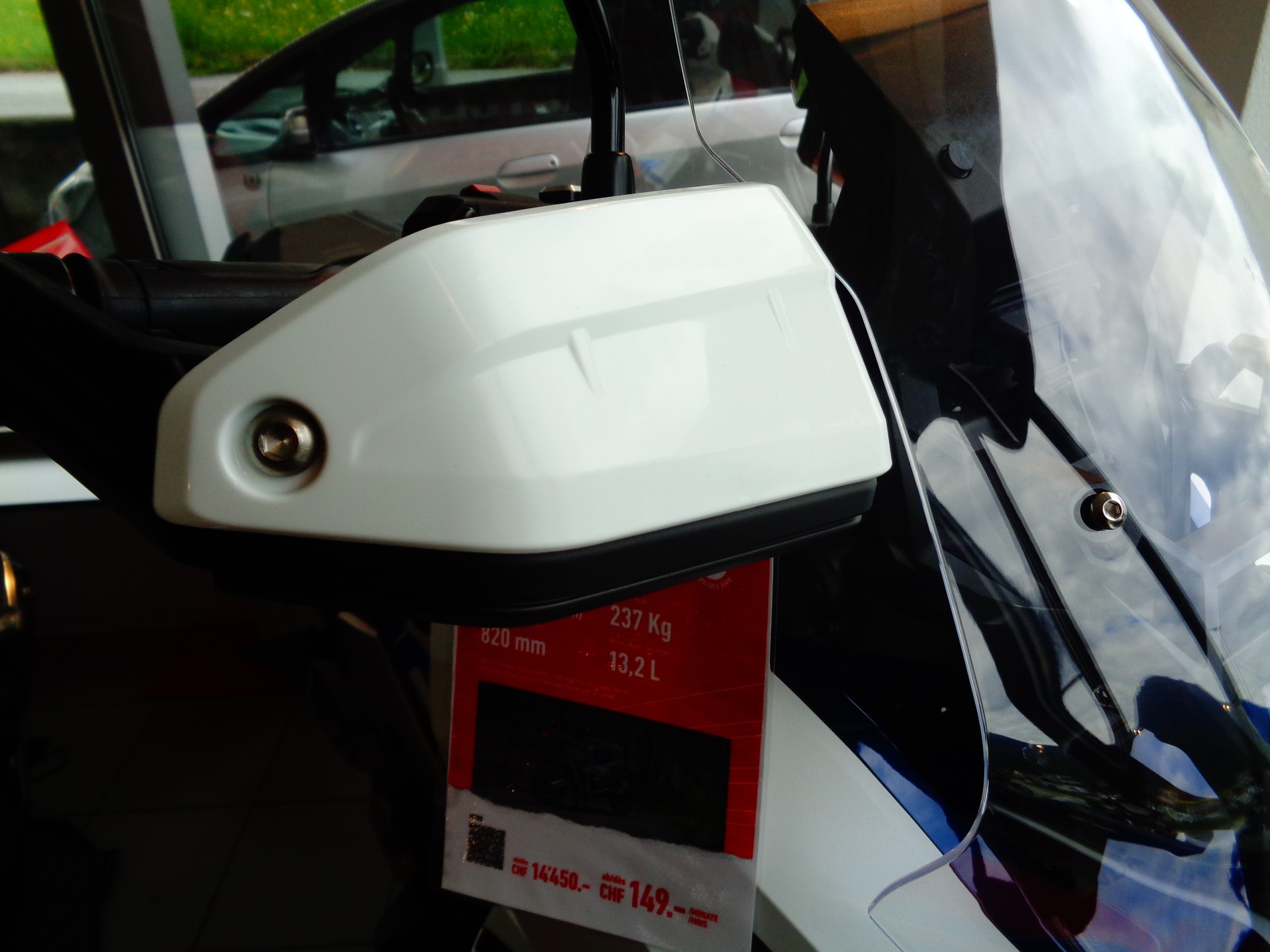 HONDA X-ADV 750 DCT Special Edition-image-10