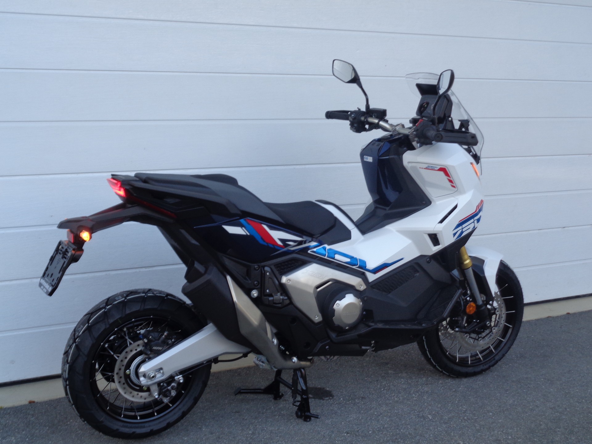 HONDA X-ADV 750 DCT Special Edition-image-4