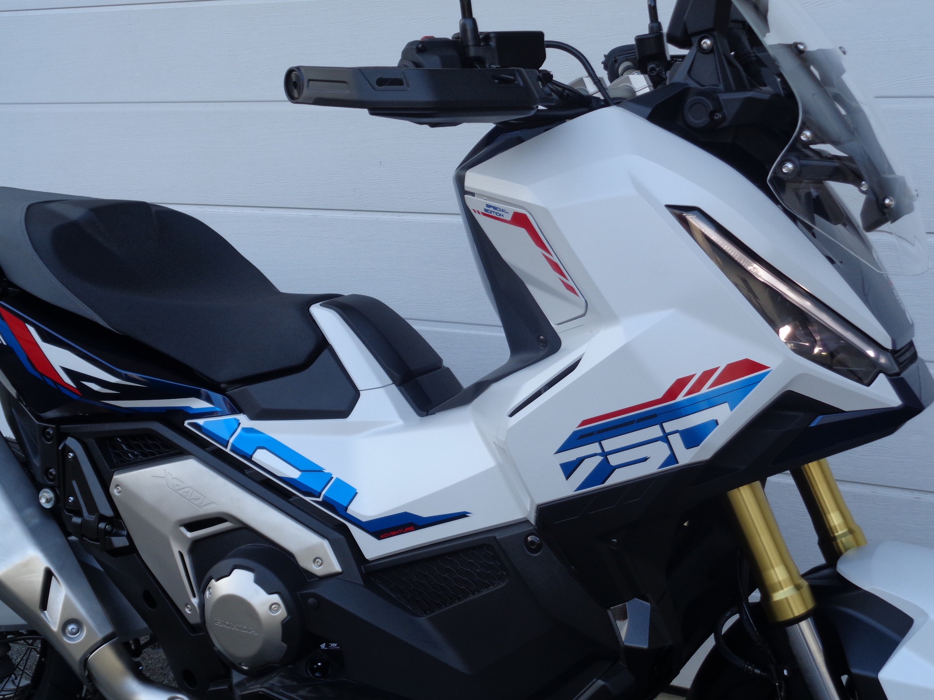 HONDA X-ADV 750 DCT Special Edition-image-1