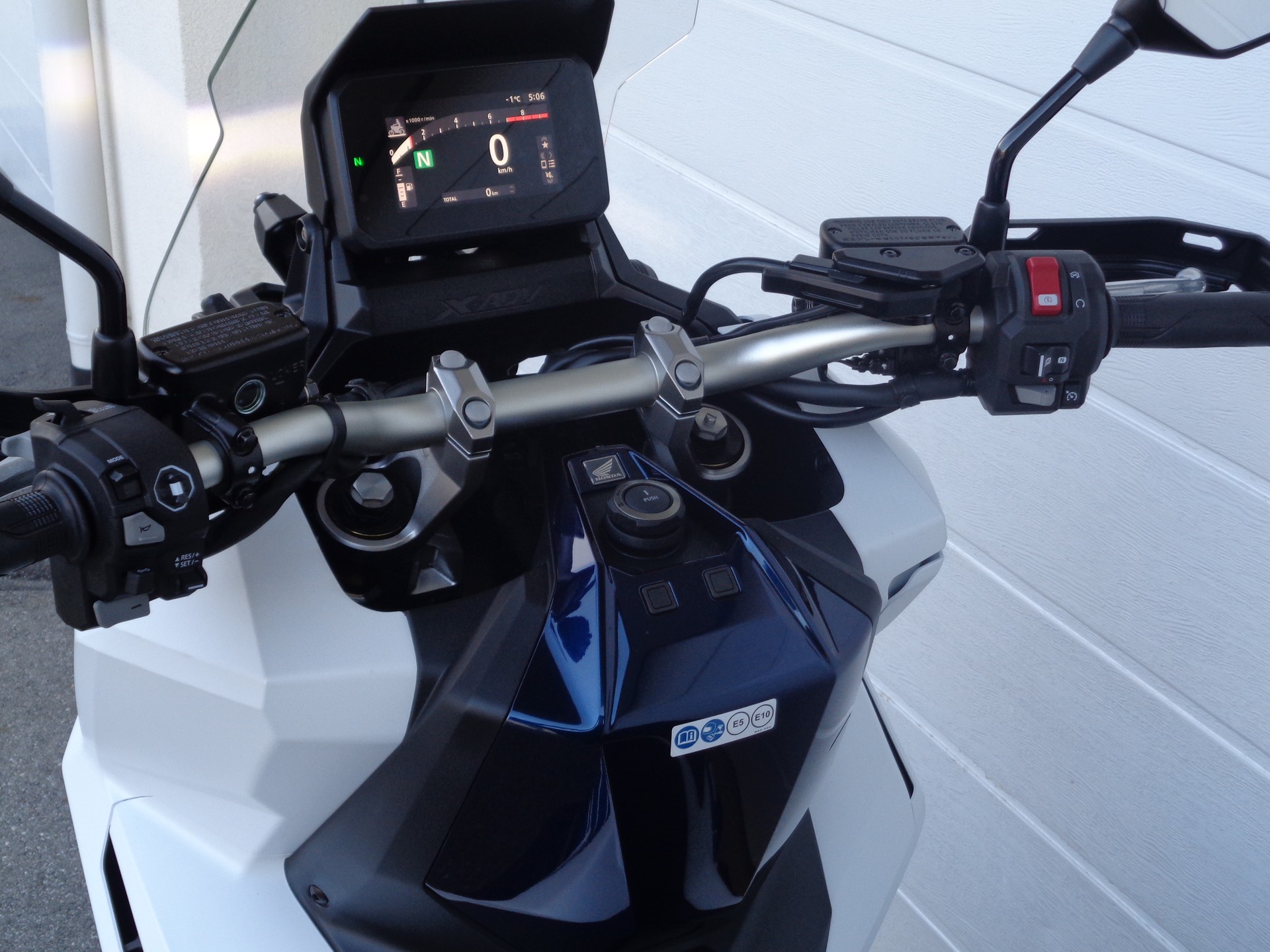 HONDA X-ADV 750 DCT Special Edition-image-7