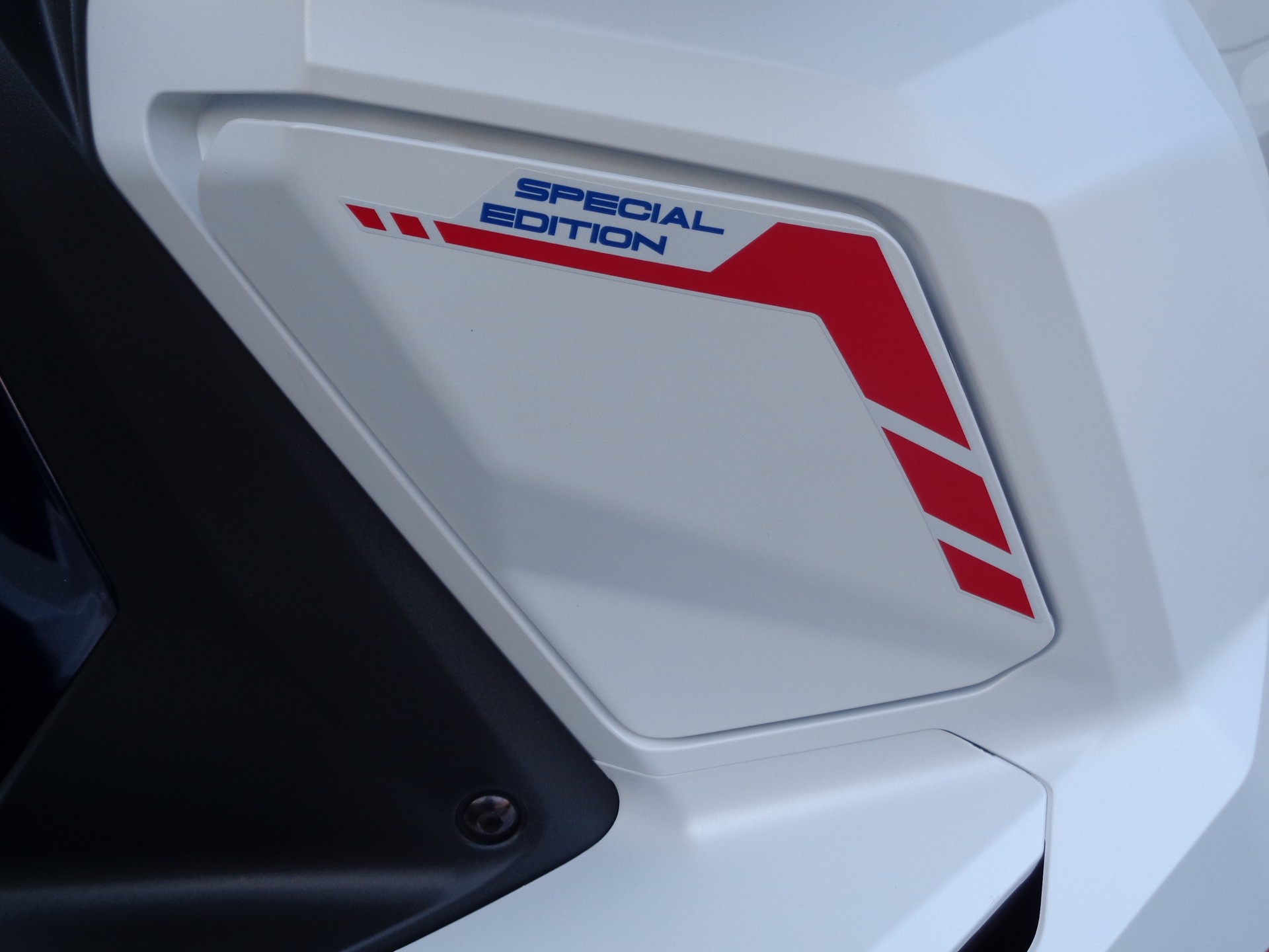 HONDA X-ADV 750 DCT Special Edition-image-2