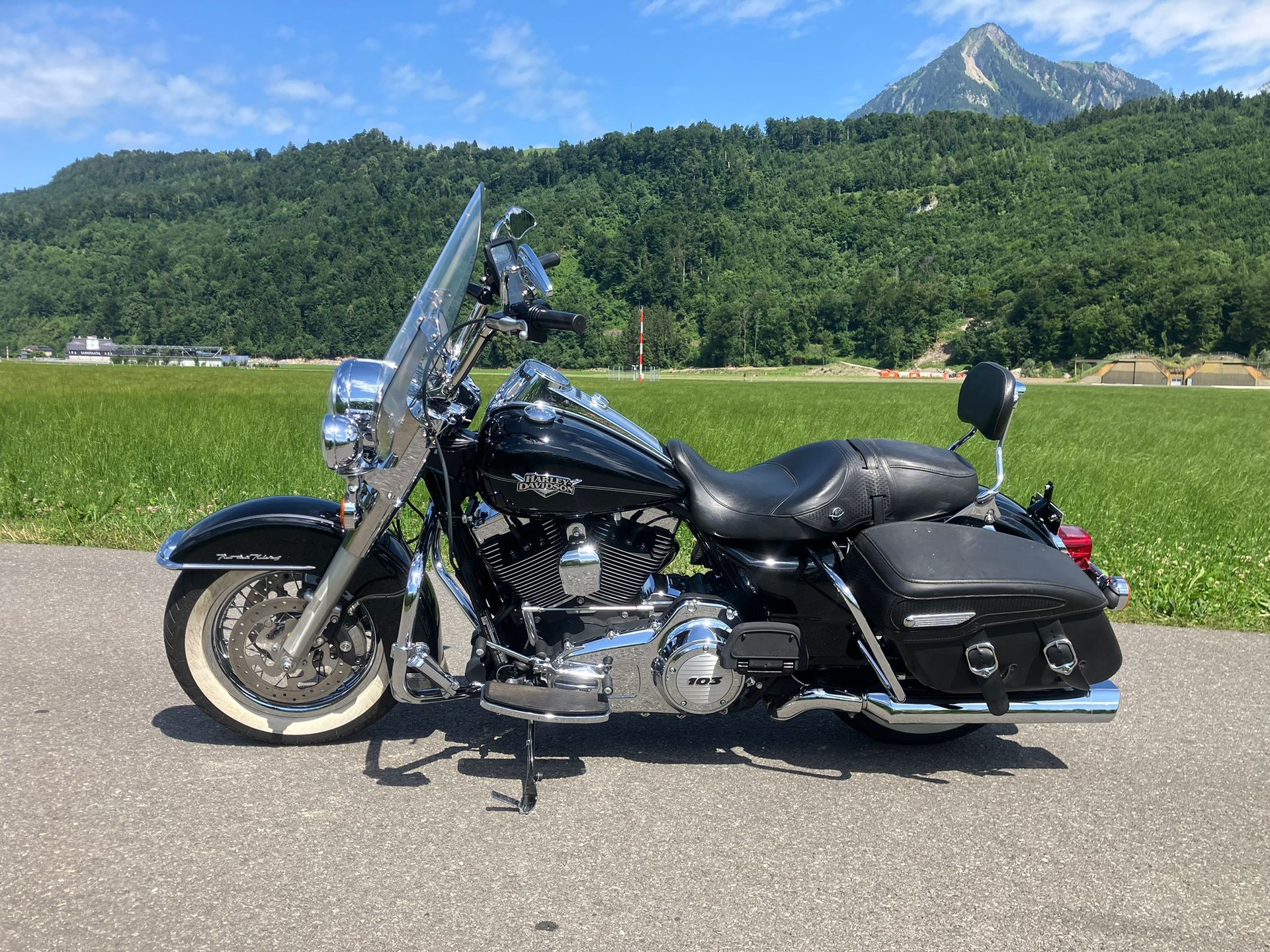 HARLEY-DAVIDSON FLHRC Road King Classic 103 ABS-image-2
