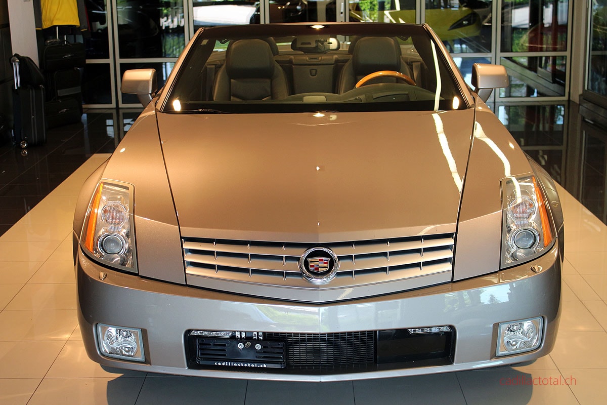 CADILLAC XLR 4.6 V8-showroom-element-3