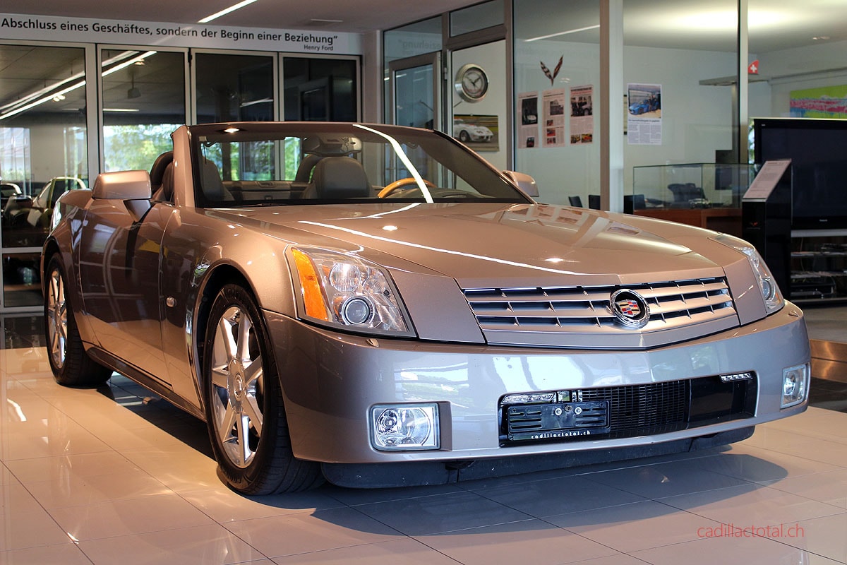 CADILLAC XLR 4.6 V8-showroom-element-2