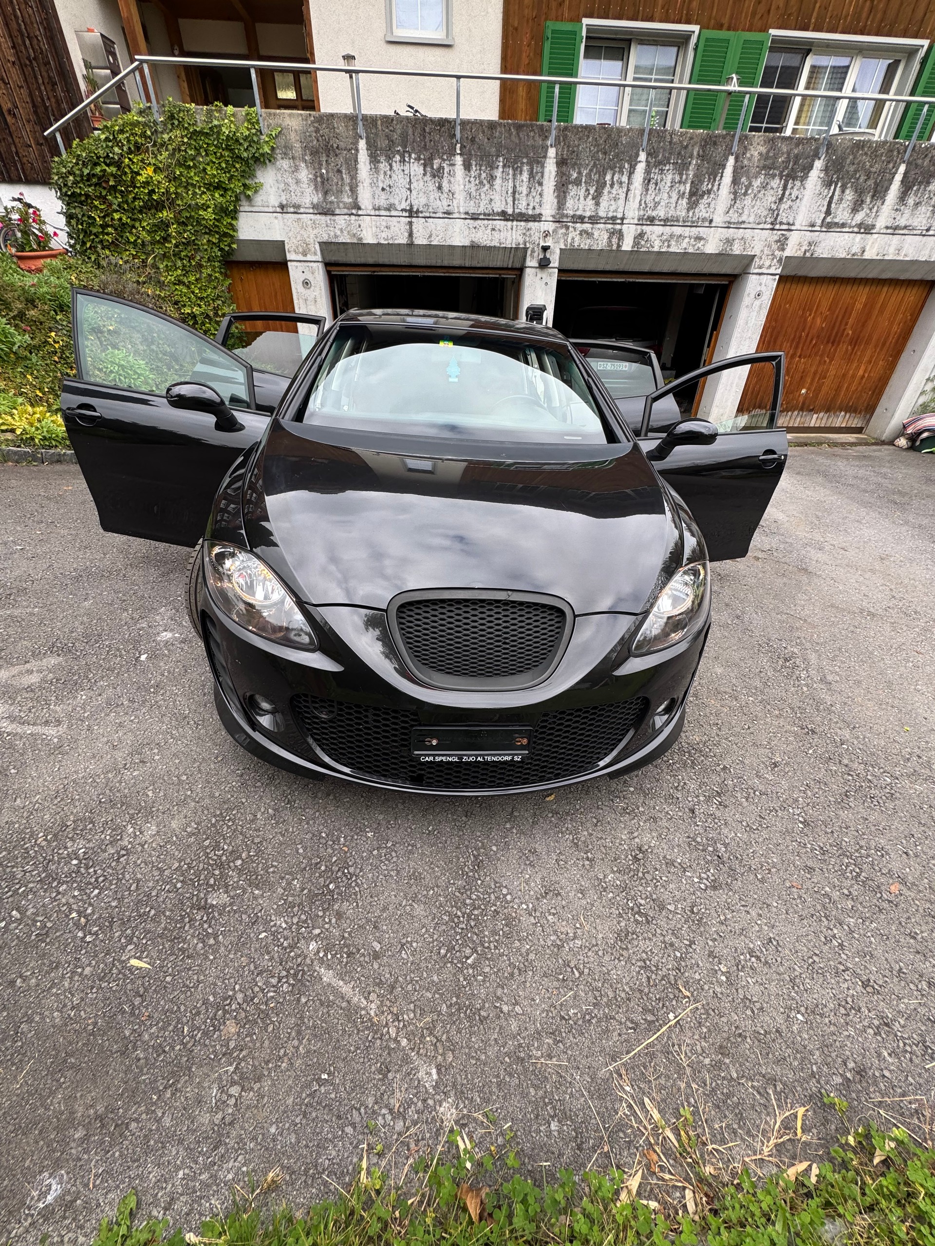 SEAT Leon 2.0 FSI T Radical-image-1