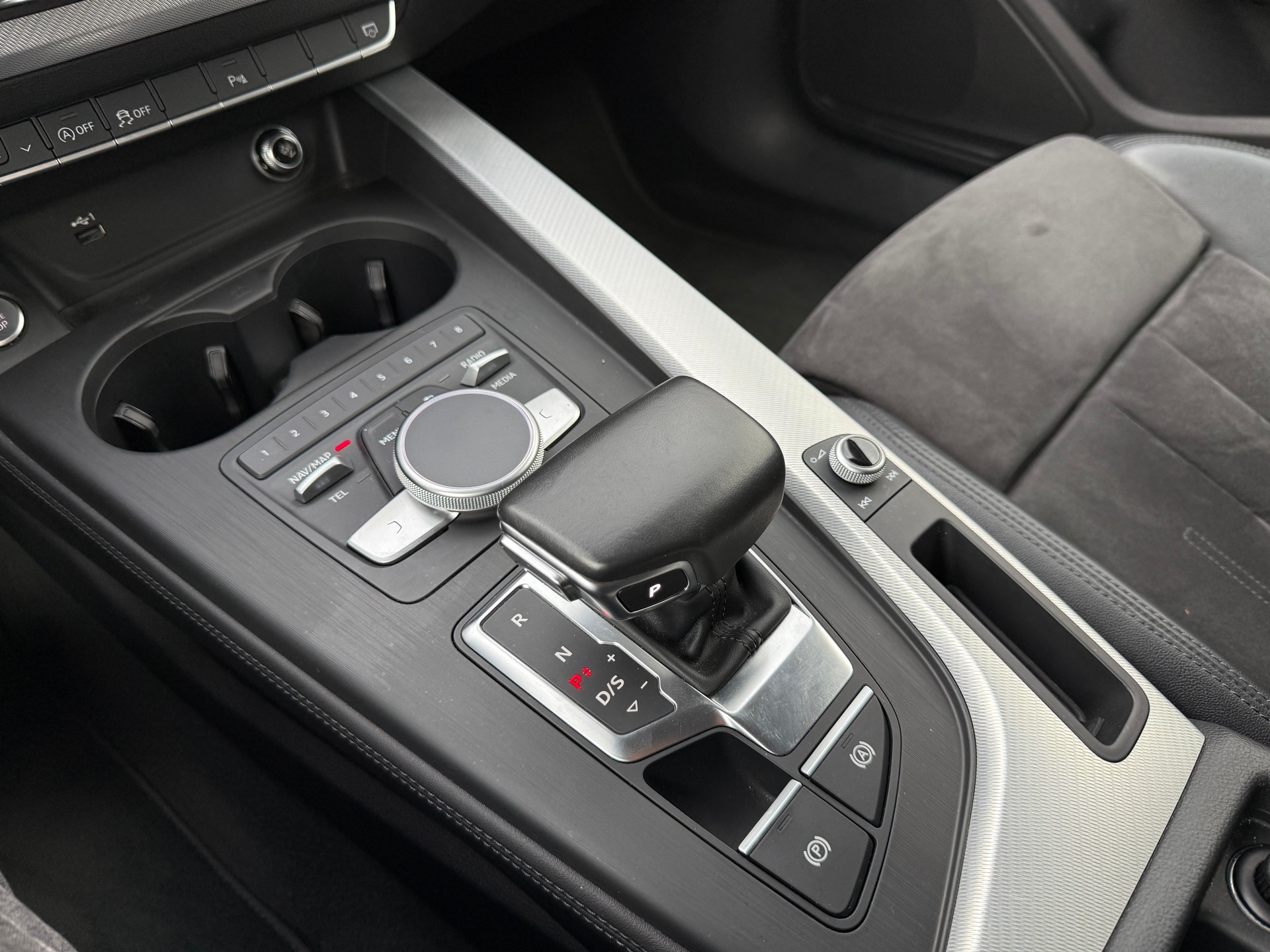 AUDI A4 Avant 2.0 TFSI g-tron Sport S-tronic-image-13
