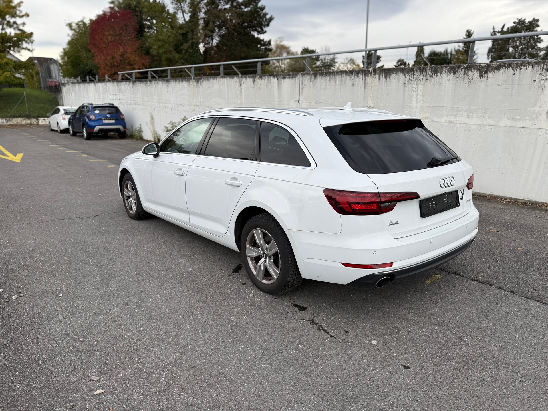 AUDI A4 Avant 2.0 TFSI g-tron Sport S-tronic-image-2