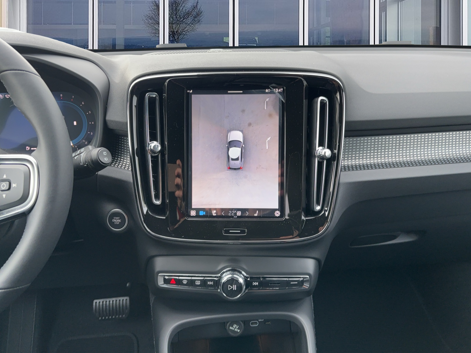 VOLVO XC40 2.0 B4 MH Plus Dark-image-12