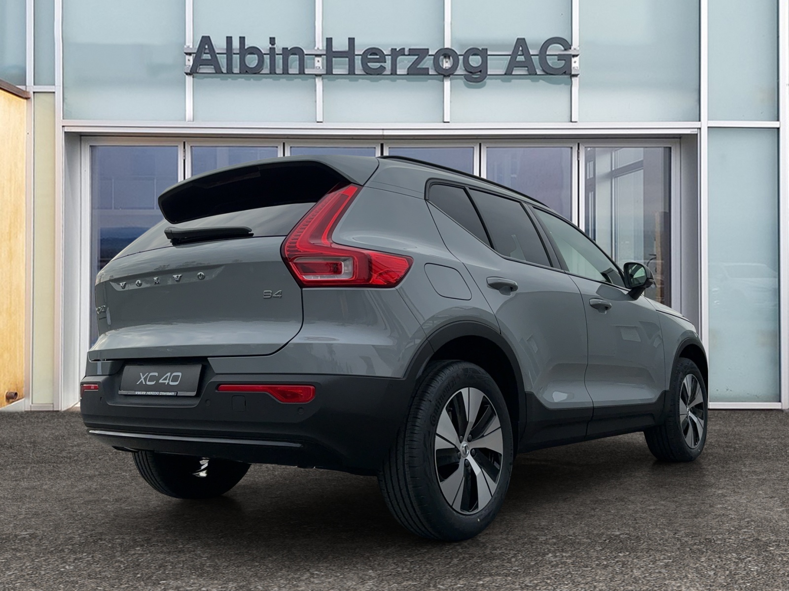 VOLVO XC40 2.0 B4 MH Plus Dark-showroom-element-3