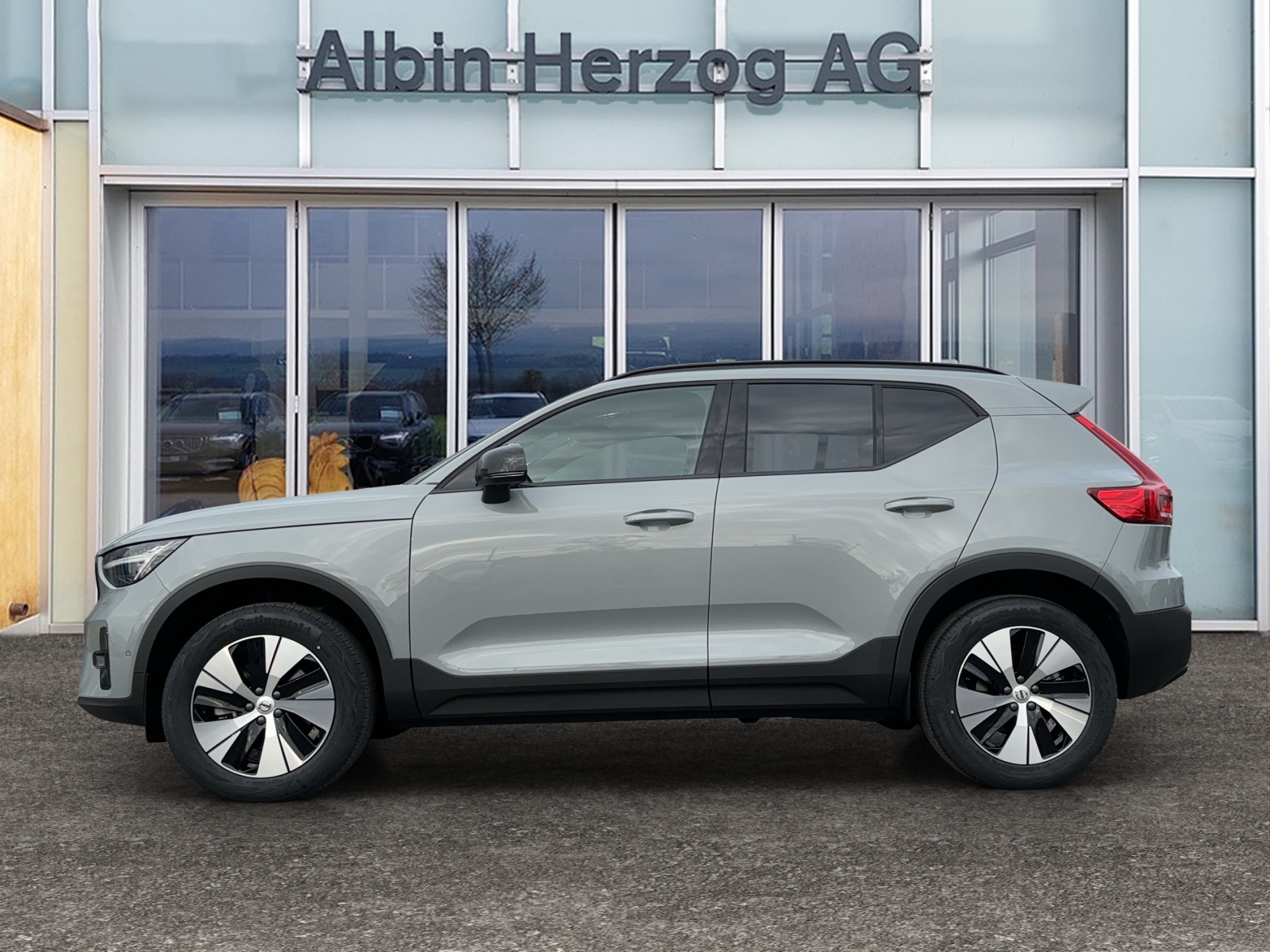 VOLVO XC40 2.0 B4 MH Plus Dark-showroom-element-1