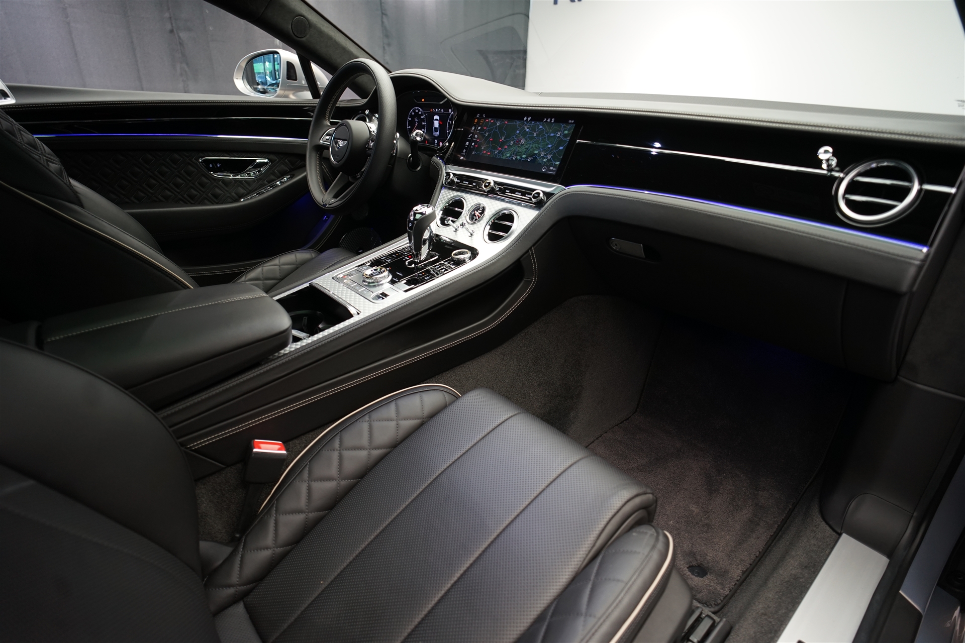 BENTLEY Continental GT 4.0 V8 *Naim* *Touring Spec* *Panoramadach*-image-16
