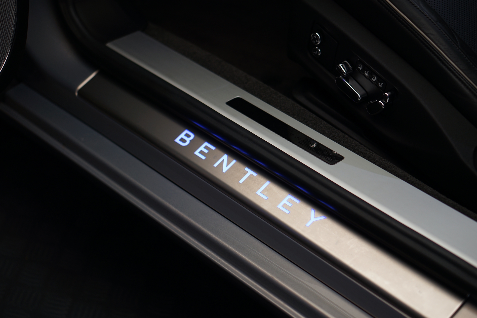 BENTLEY Continental GT 4.0 V8 *Naim* *Touring Spec* *Panoramadach*-image-27