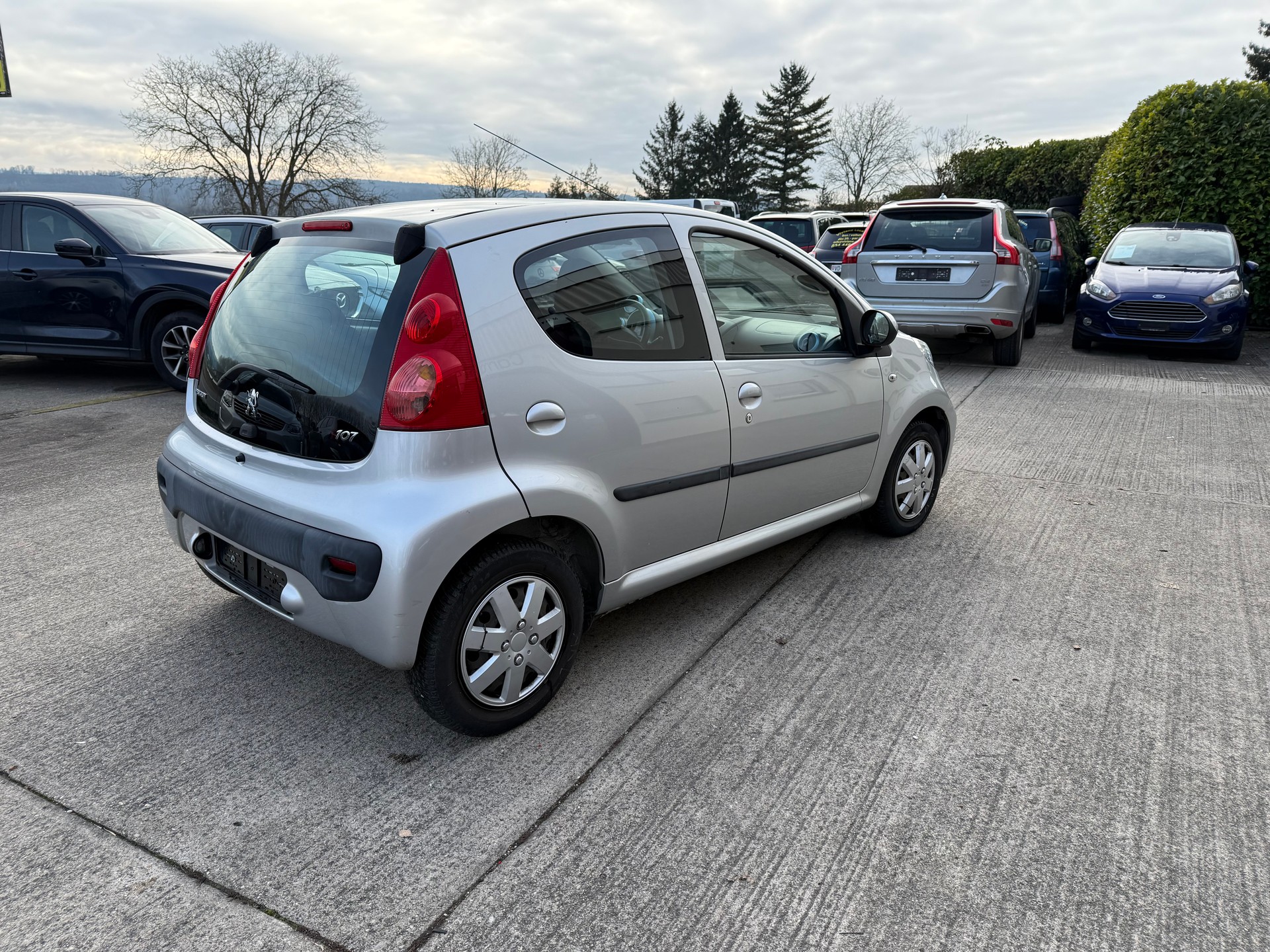 PEUGEOT 107 1.0 Swiss Edition-image-5