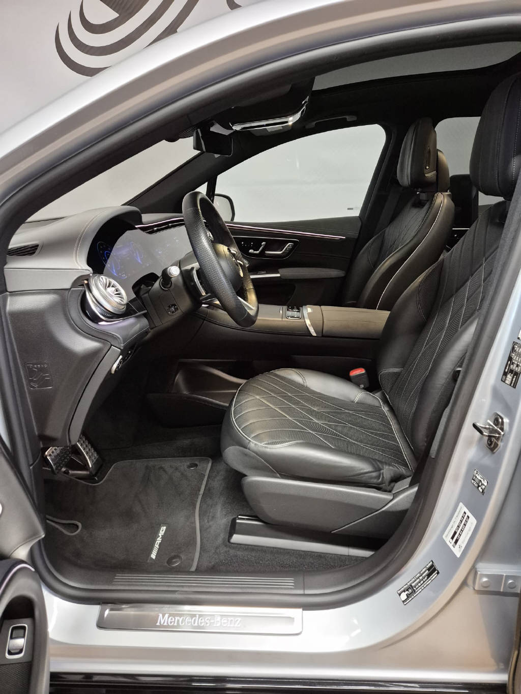 MERCEDES-BENZ EQS 580 4Matic SUV-showroom-element-3