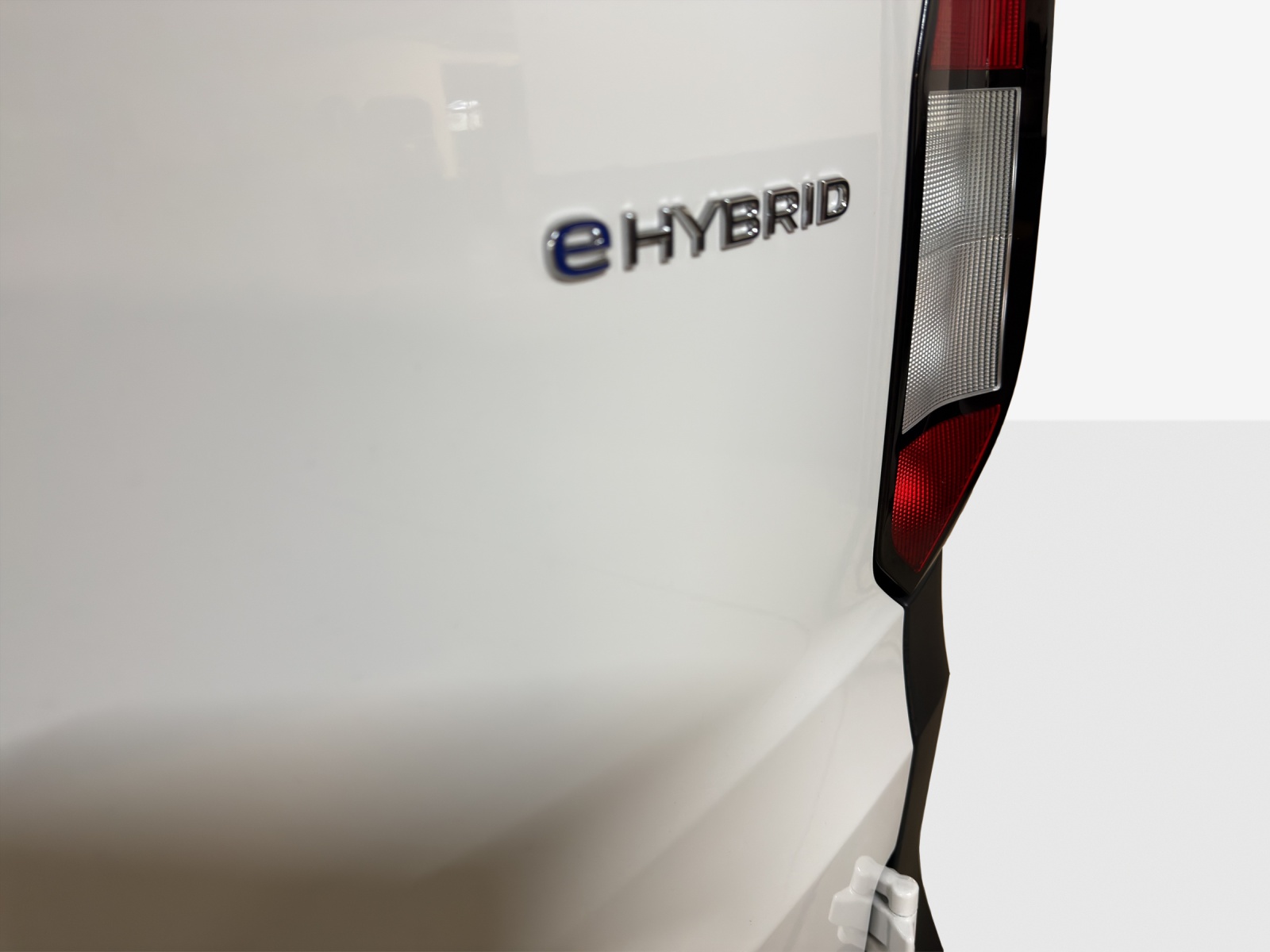 VW Caddy Cargo 1.5 TSI Plug in Hybrid DSG-image-13