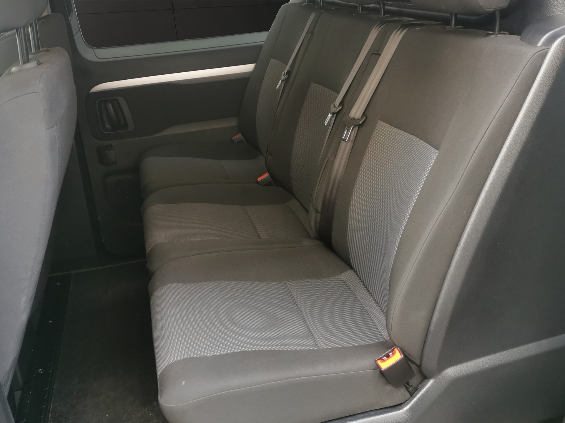 PEUGEOT Expert 2.0 BlueHDi 150 S&S Fix Confort Standard-image-11