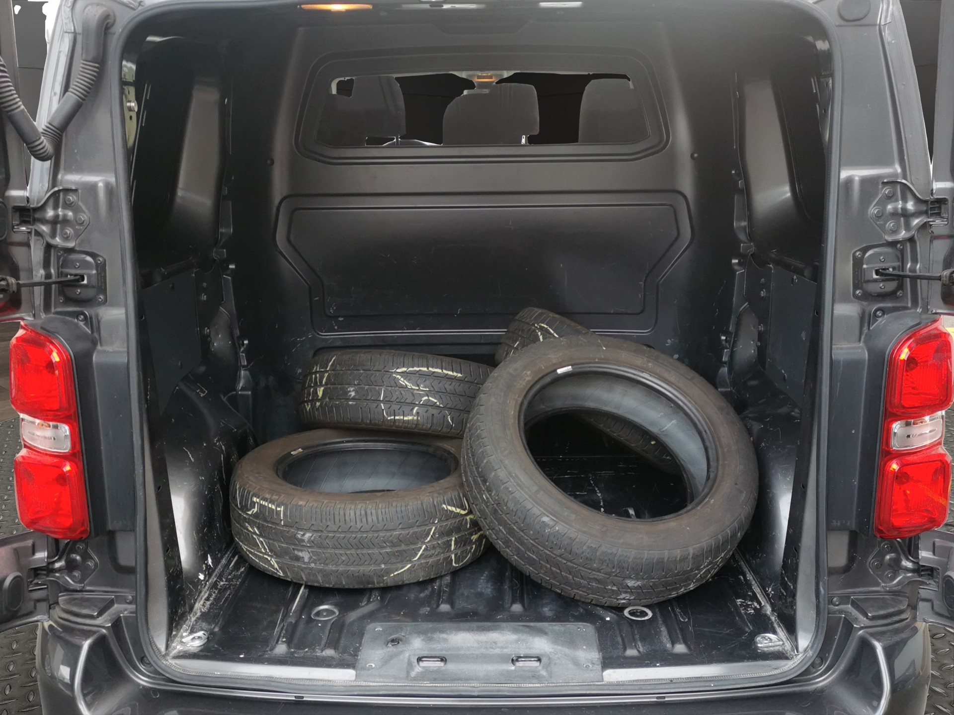 PEUGEOT Expert 2.0 BlueHDi 150 S&S Fix Confort Standard-image-6