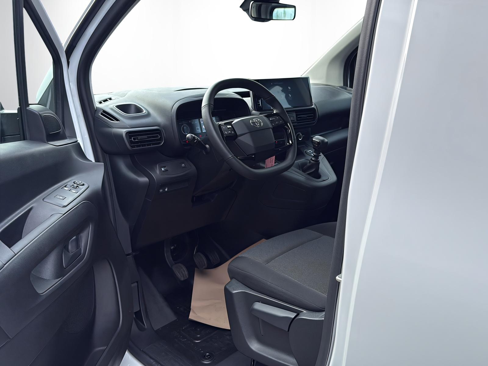 TOYOTA PROACE CITY Van L1 1.2 Active-image-13