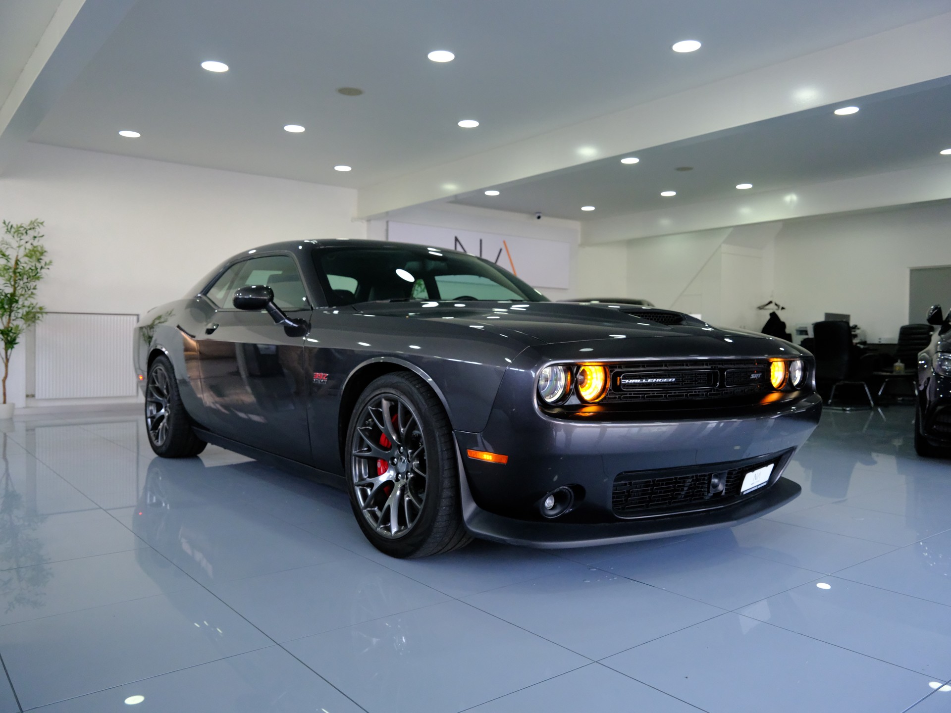 DODGE Challenger SRT 392-showroom-element-1