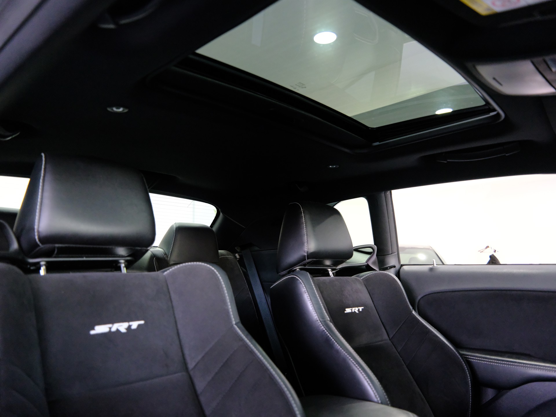 DODGE Challenger SRT 392-image-16