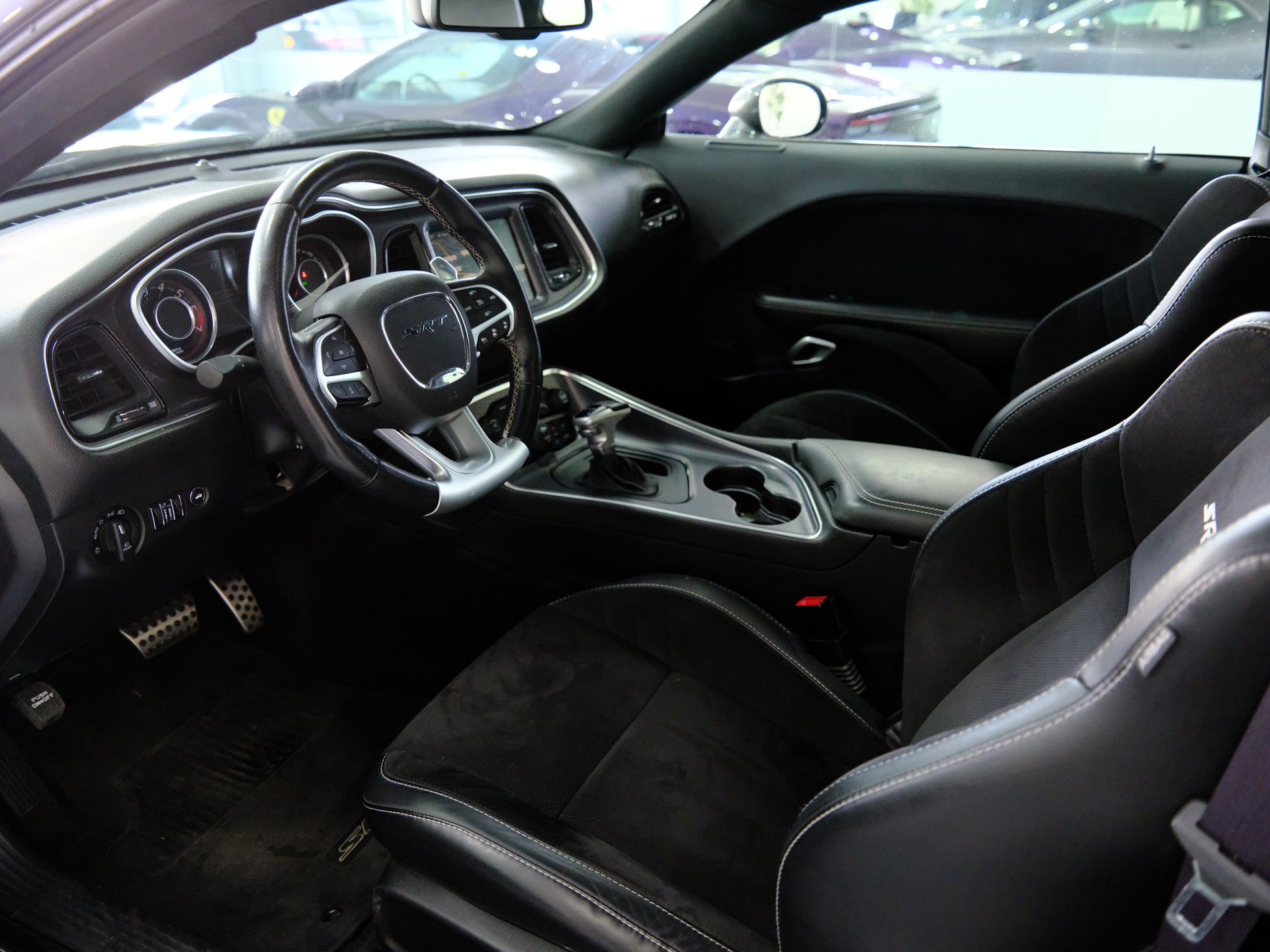 DODGE Challenger SRT 392-image-9