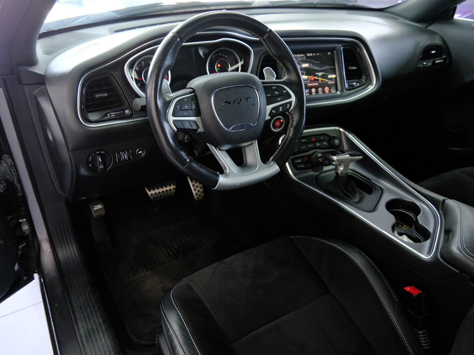 DODGE Challenger SRT 392-image-8