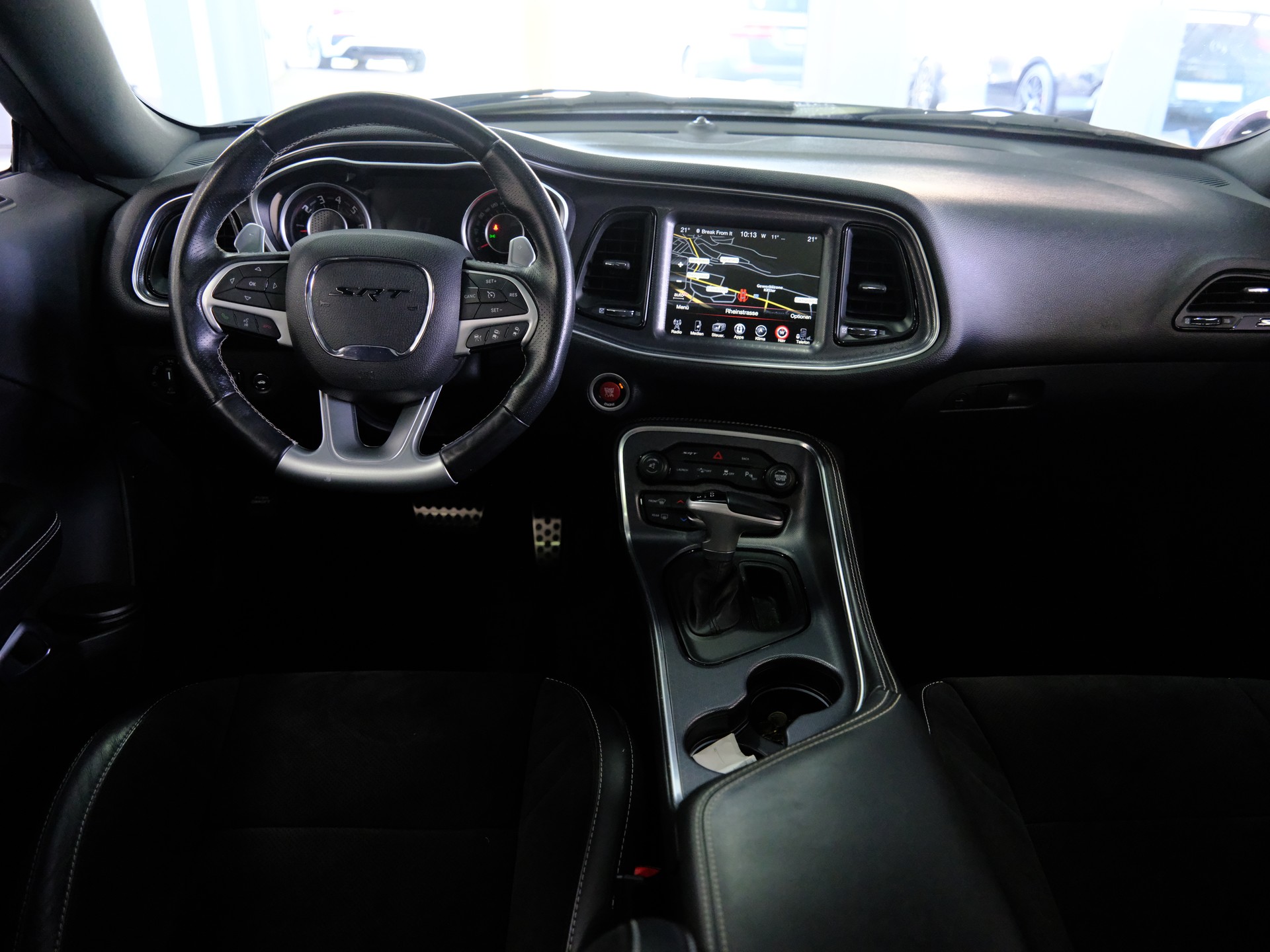 DODGE Challenger SRT 392-image-12