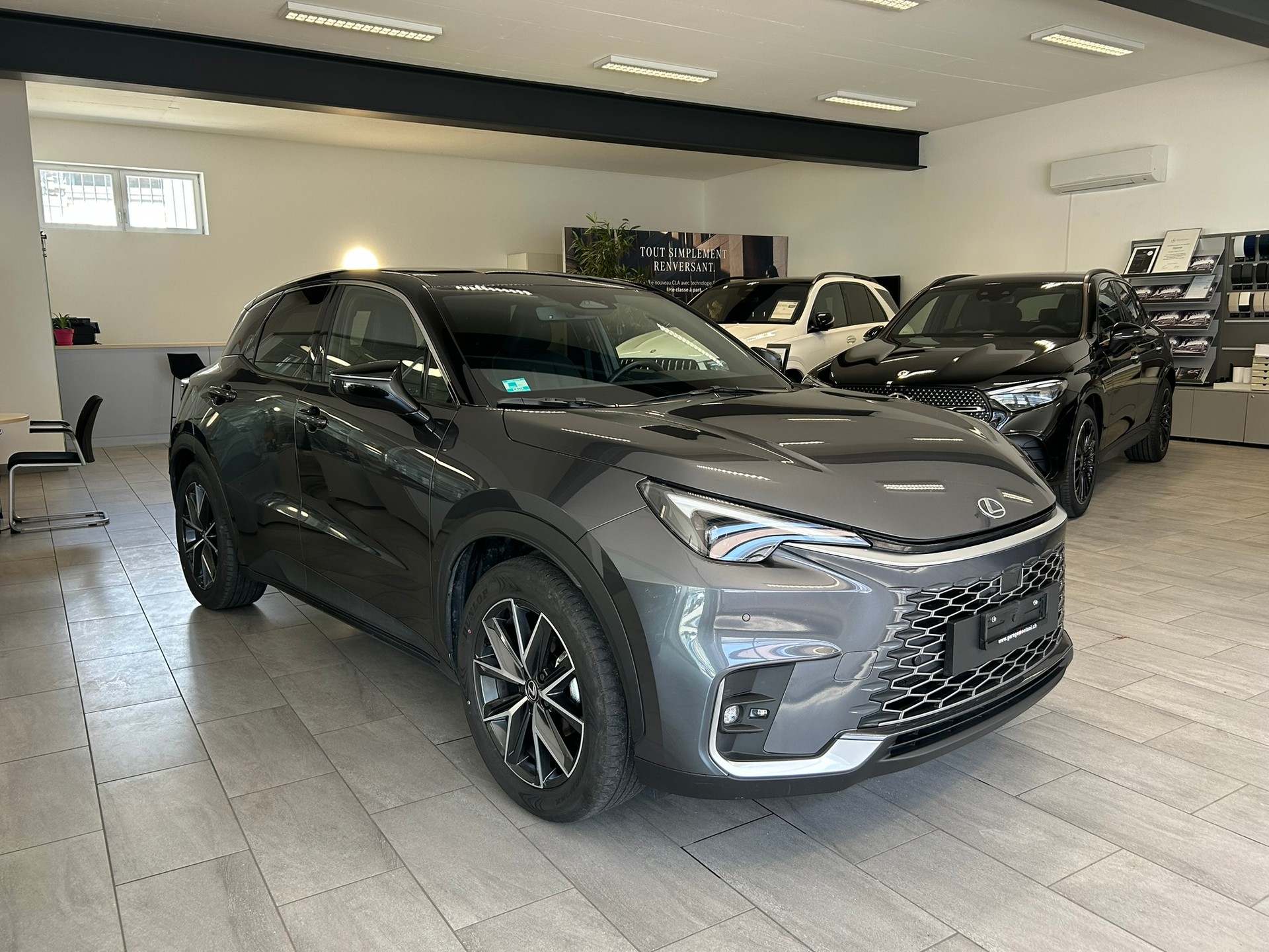 LEXUS LBX AWD Cool CVT-showroom-element-2