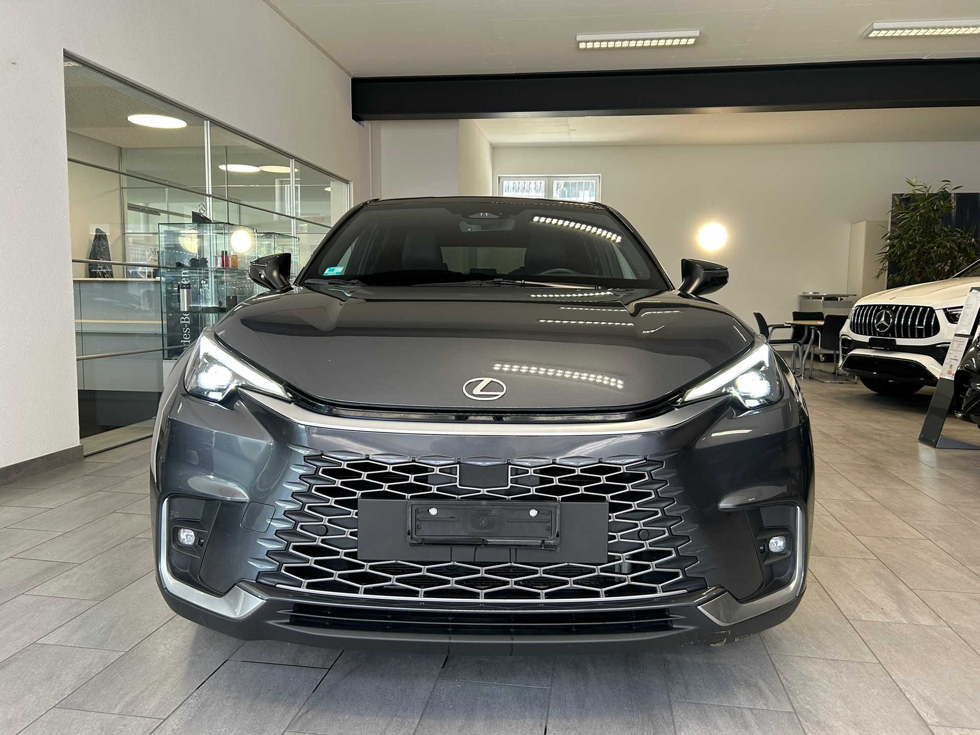 LEXUS LBX AWD Cool CVT-showroom-element-1