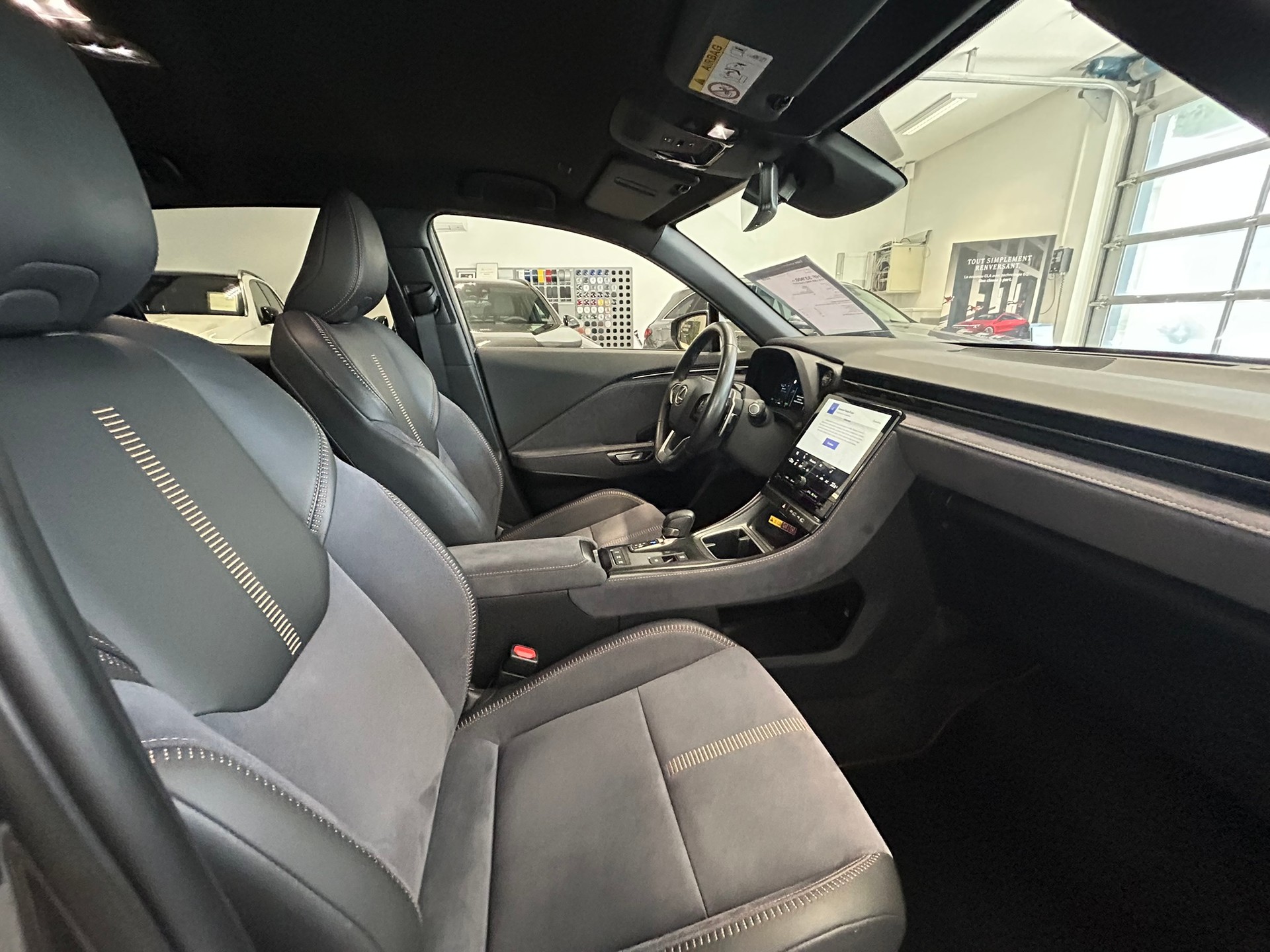 LEXUS LBX AWD Cool CVT-image-7