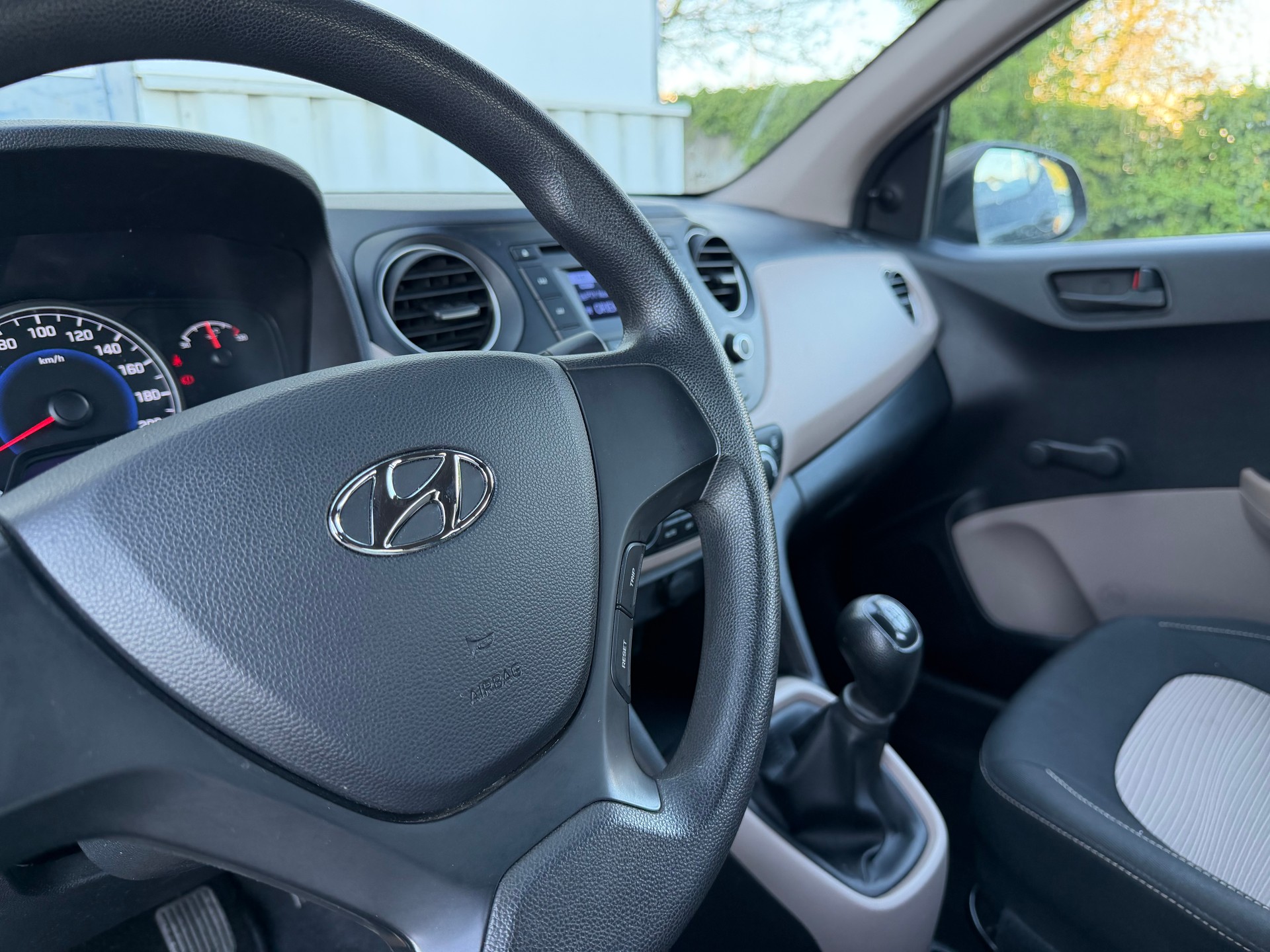 HYUNDAI i10-image-12