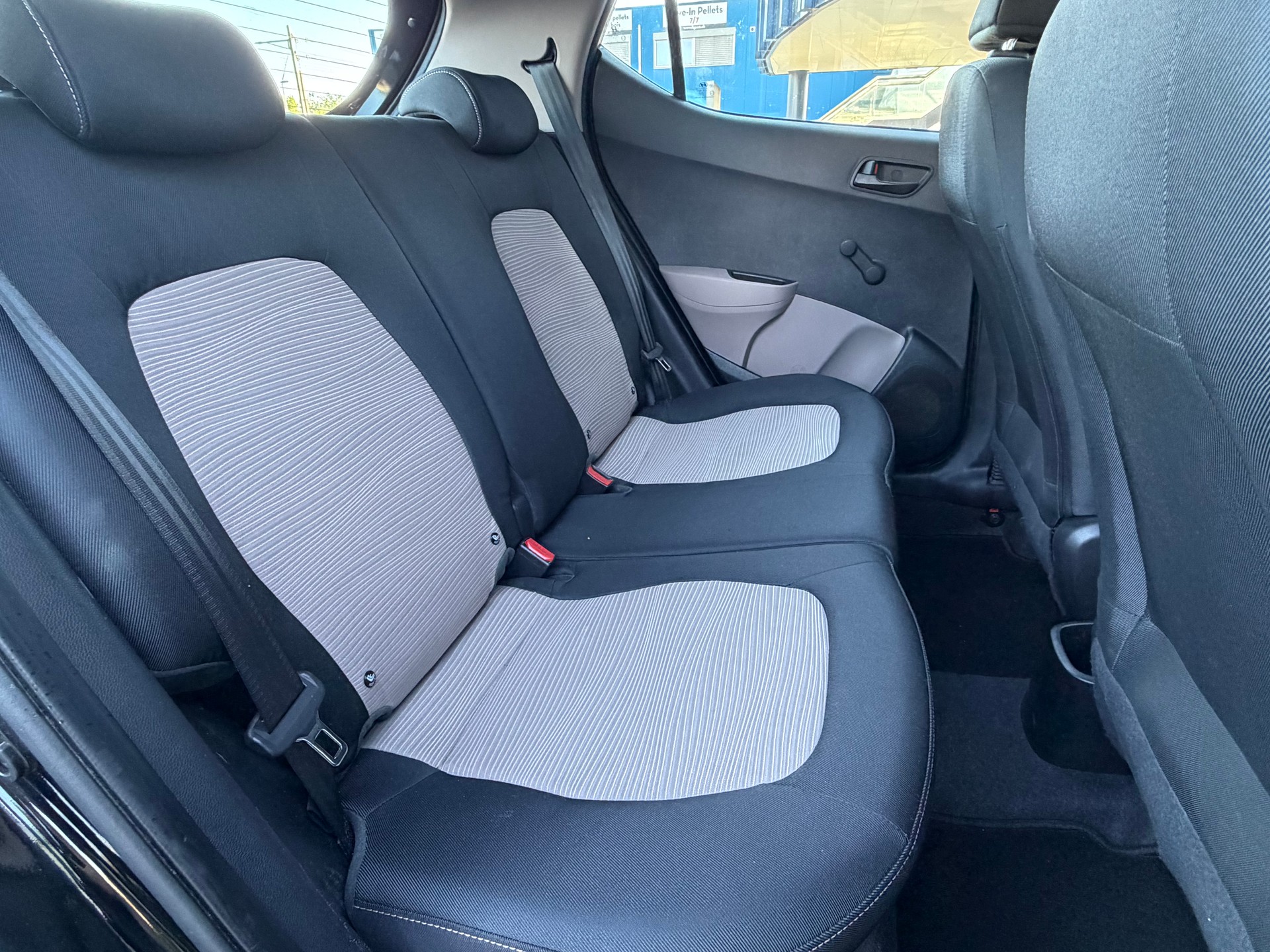 HYUNDAI i10-image-9