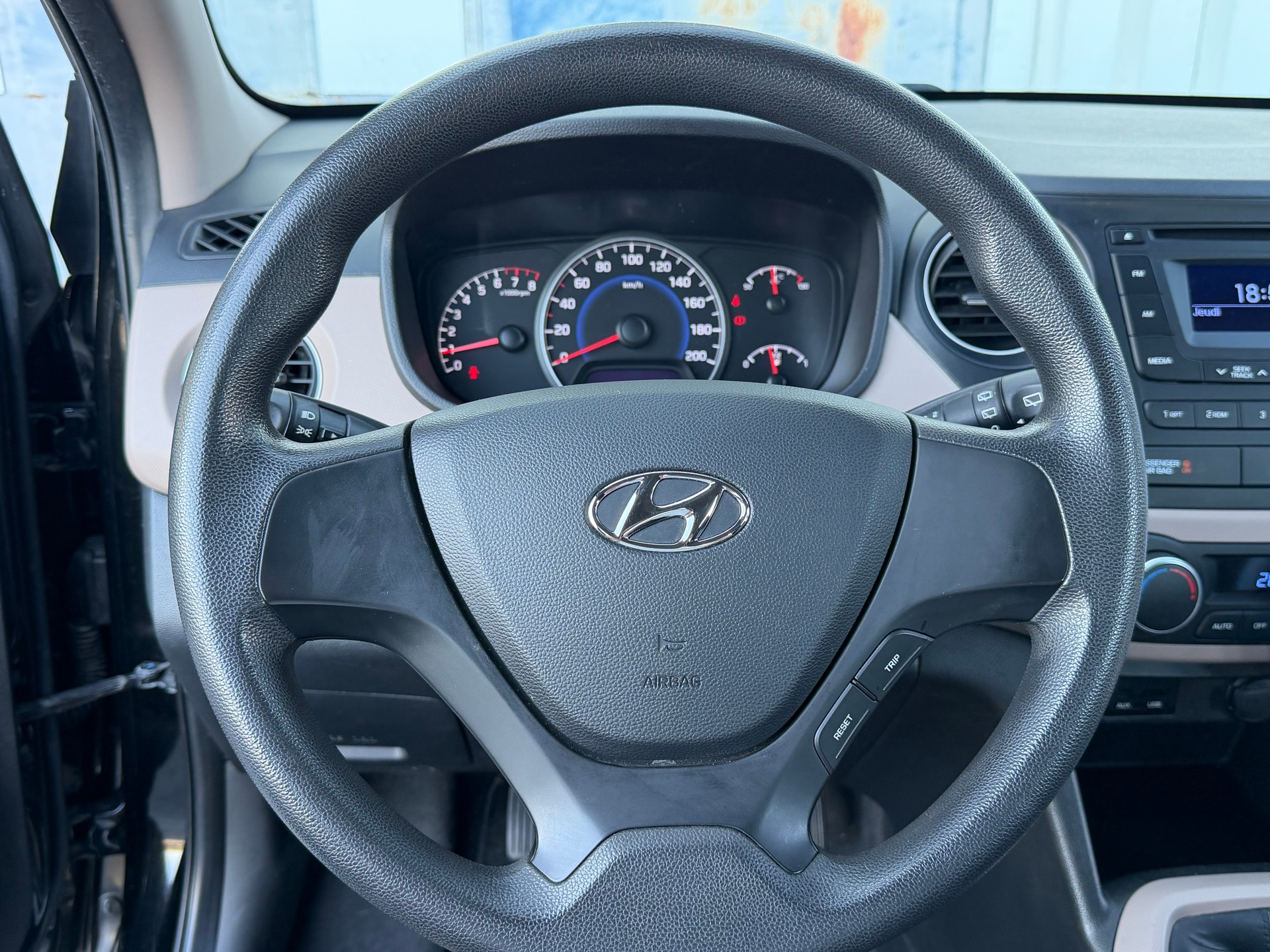 HYUNDAI i10-image-11