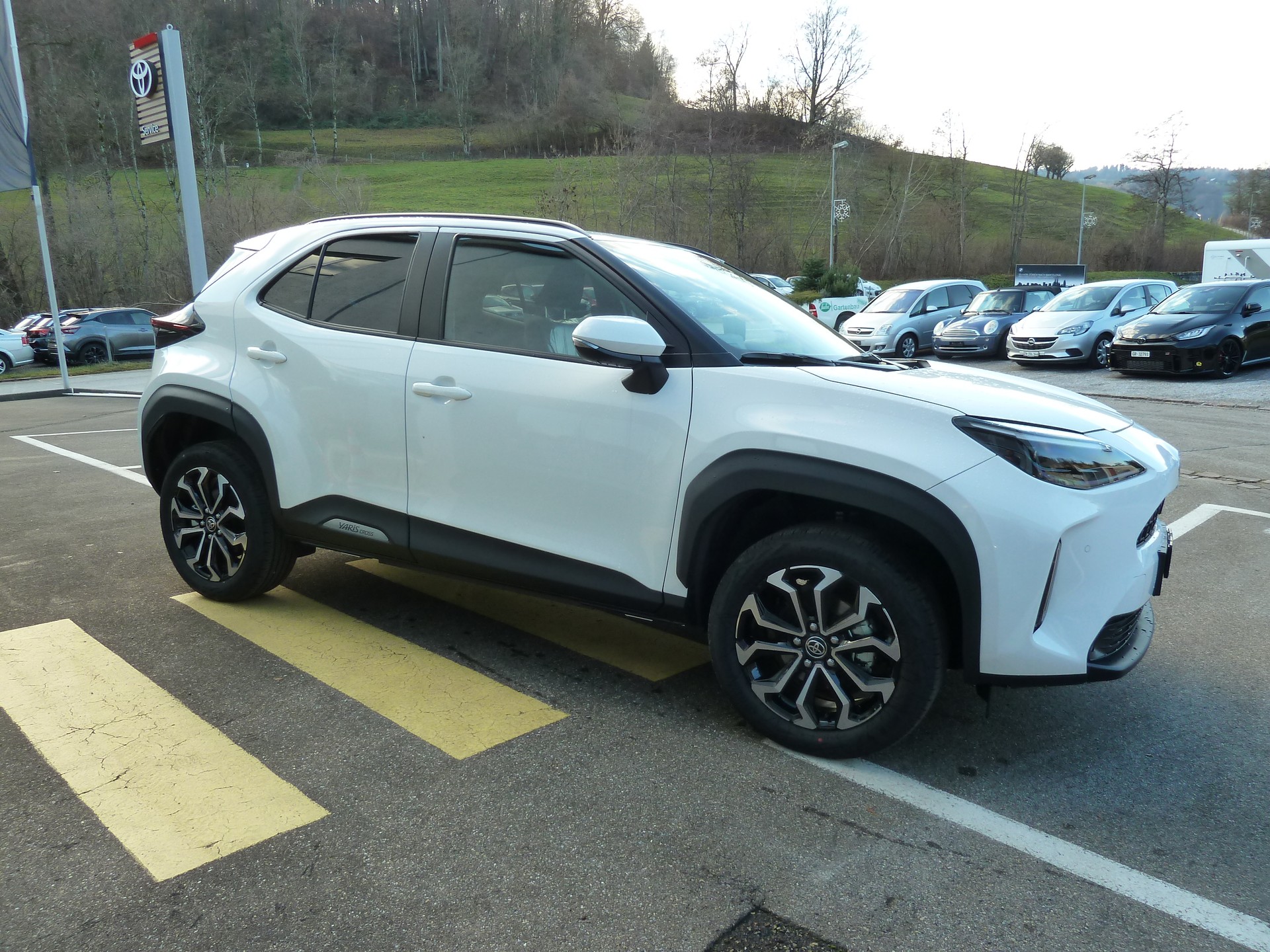 TOYOTA Yaris Cross 1.5 Trend e-CVT AWD-i 130PS-image-5