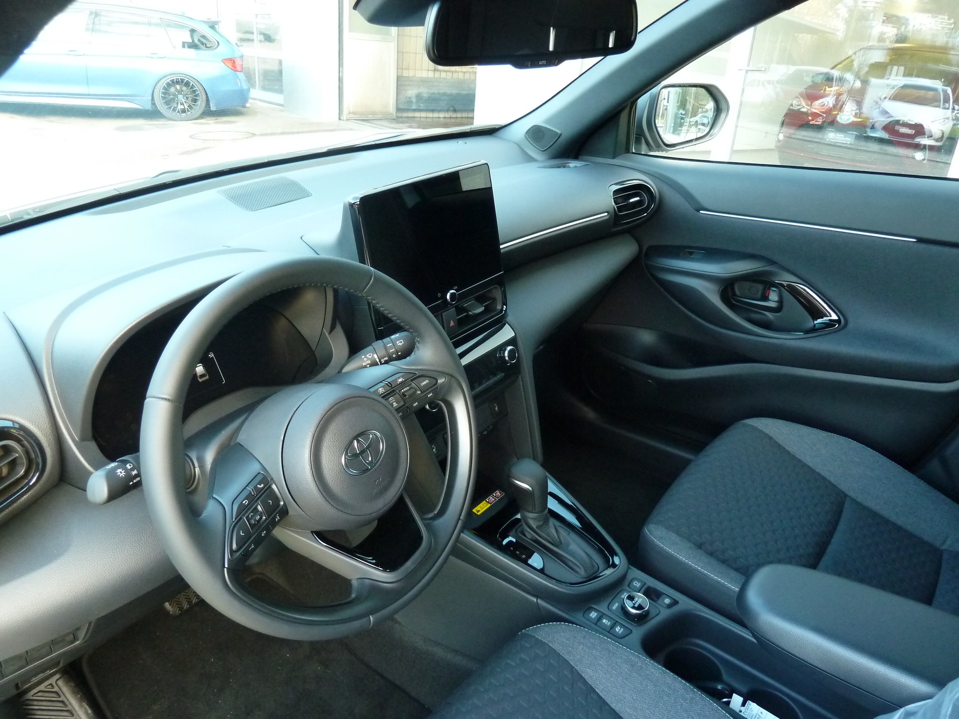 TOYOTA Yaris Cross 1.5 Trend e-CVT AWD-i 130PS-image-8