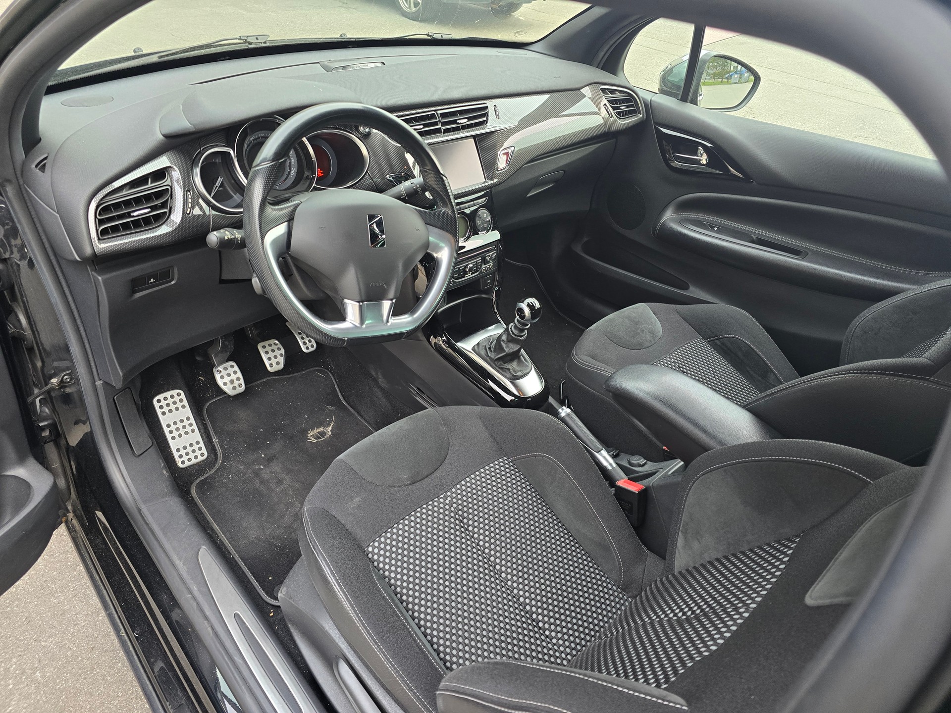 DS AUTOMOBILES DS3 1.6 THP Ultra Prestige-image-12