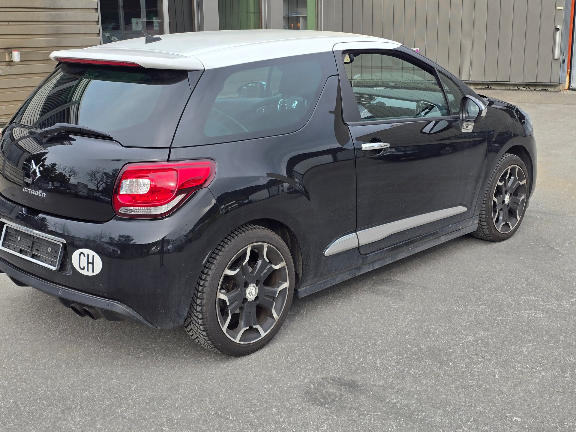 DS AUTOMOBILES DS3 1.6 THP Ultra Prestige-image-5