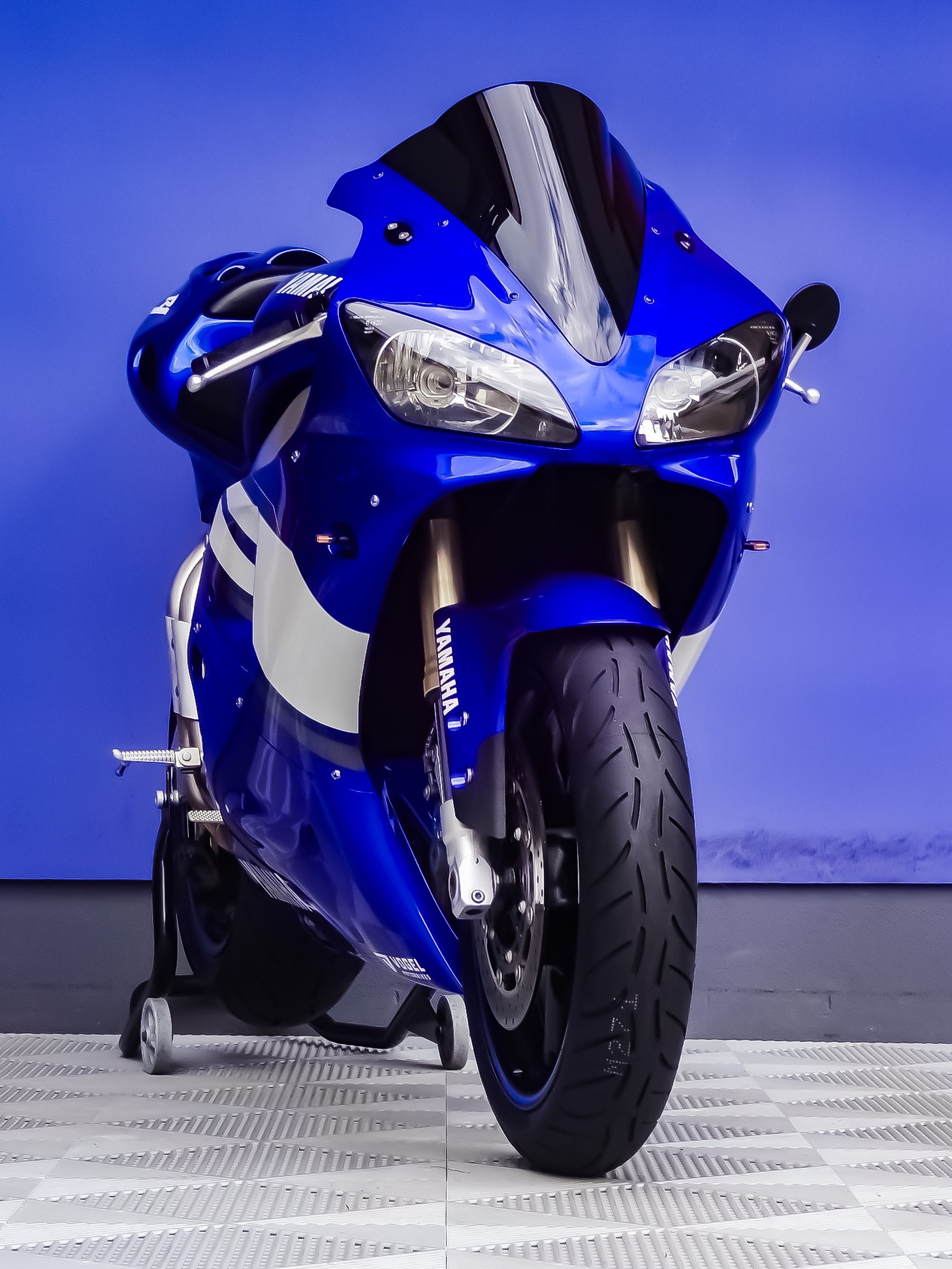 YAMAHA YZF-R1-image-1