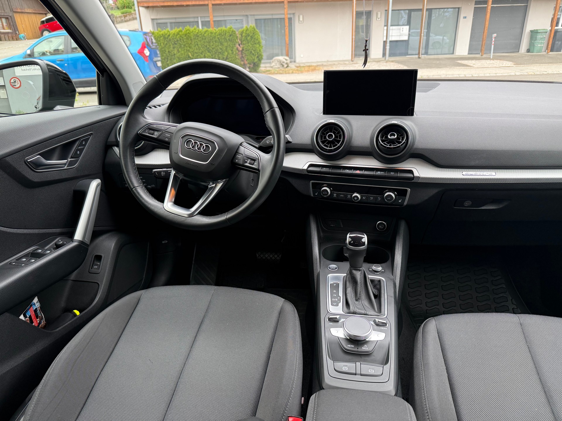 AUDI Q2 40 TFSI quattro S-tronic-image-12