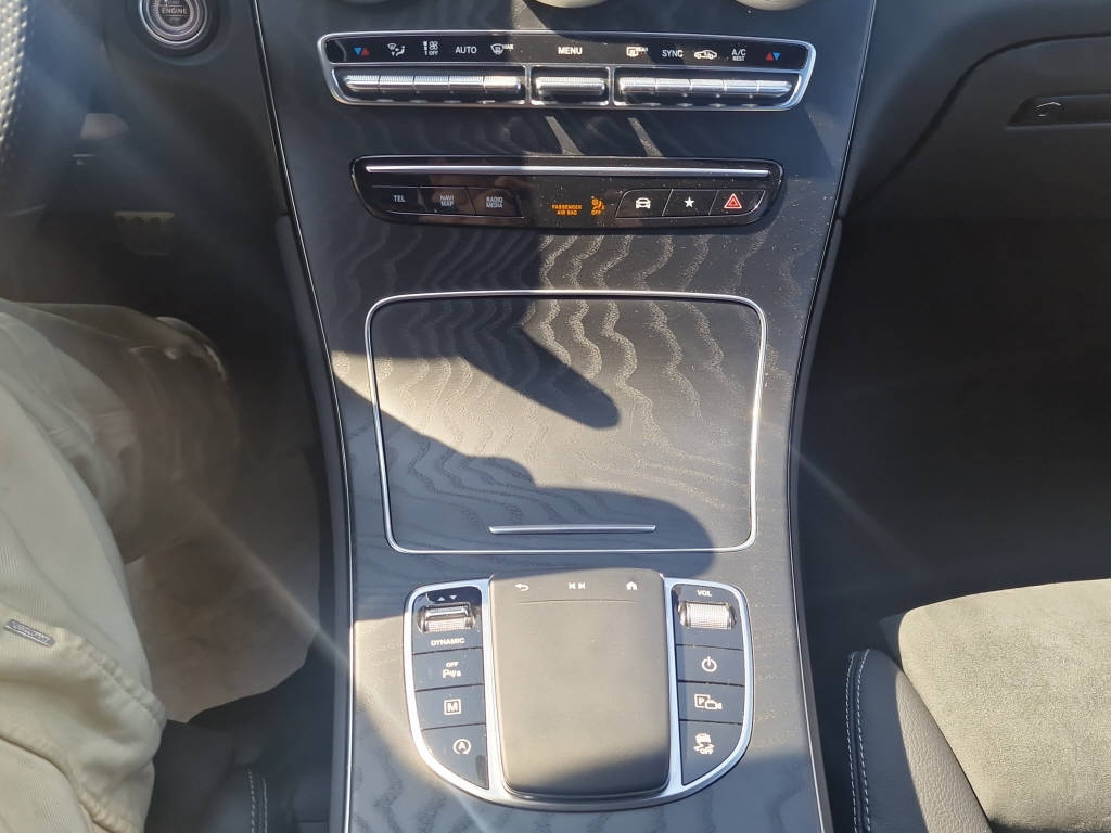MERCEDES-BENZ GLC 220 d AMG Line 4m-image-10