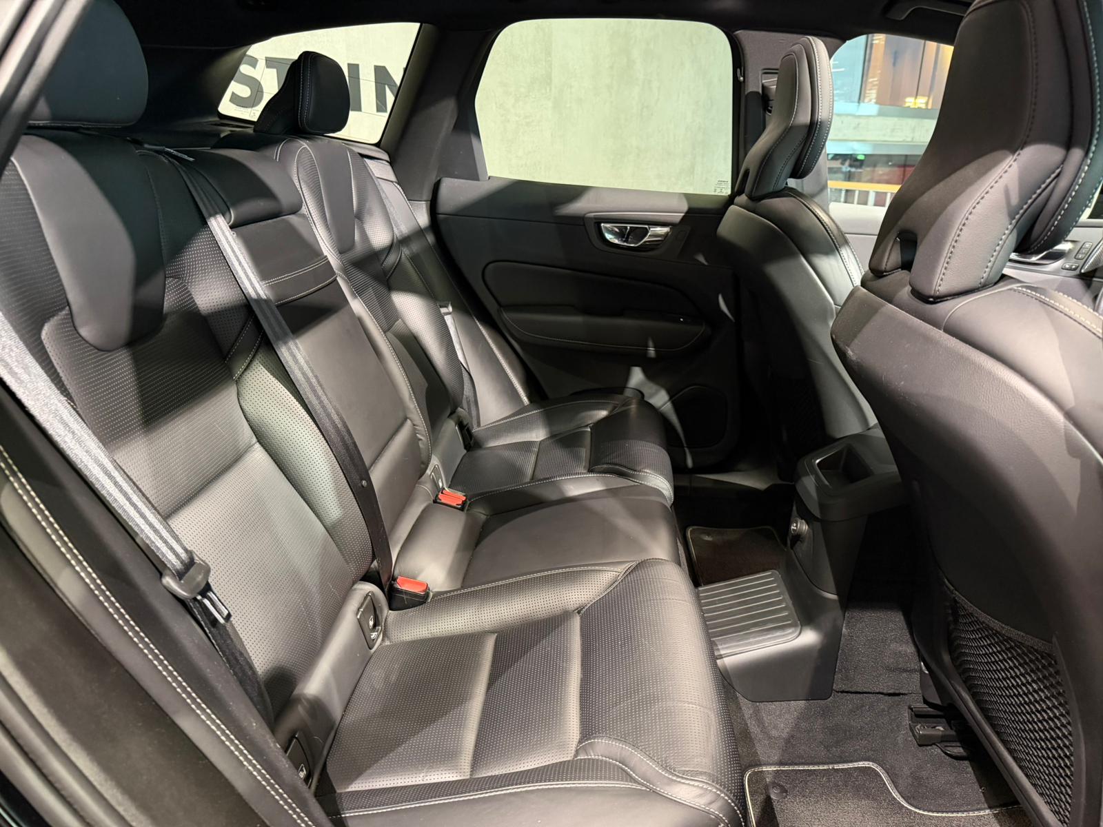 VOLVO XC60 T8 eAWD R-Design Geartronic-image-17