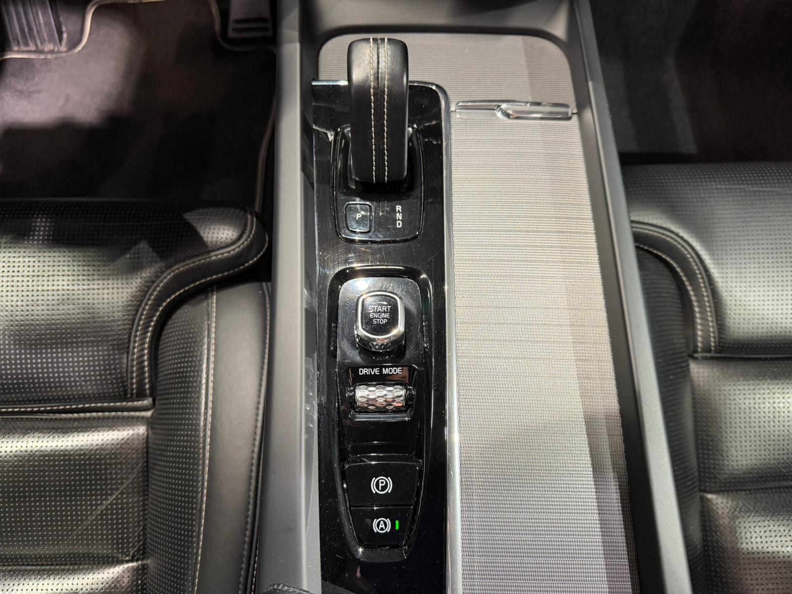 VOLVO XC60 T8 eAWD R-Design Geartronic-image-20