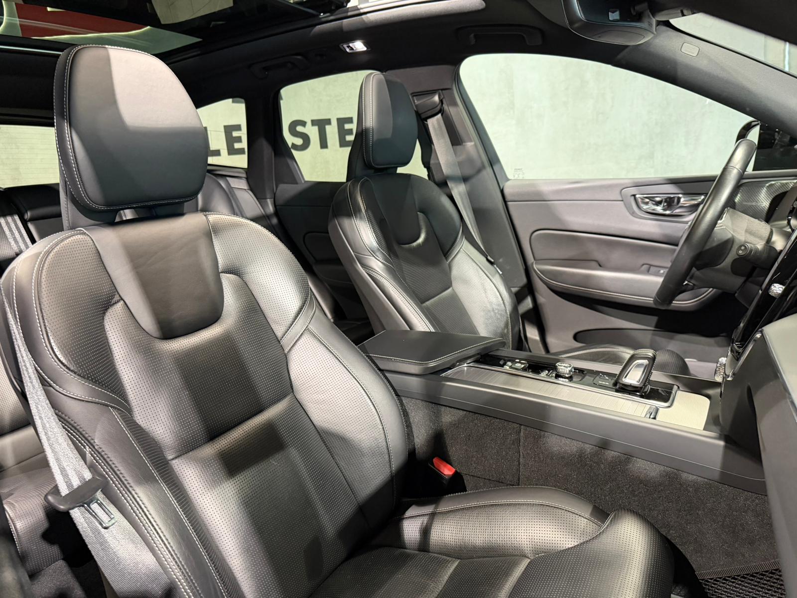 VOLVO XC60 T8 eAWD R-Design Geartronic-image-14