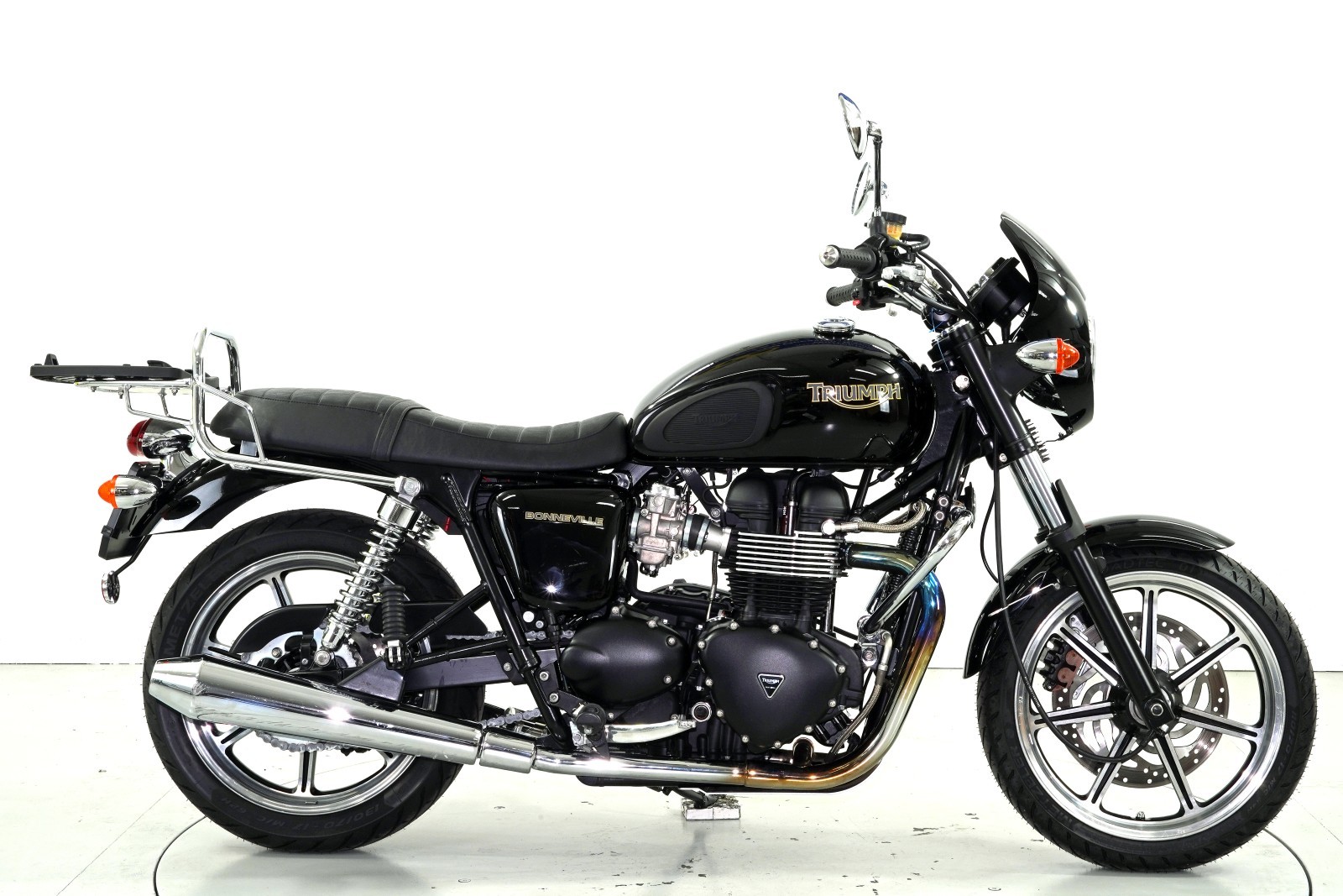 TRIUMPH Bonneville-image-3