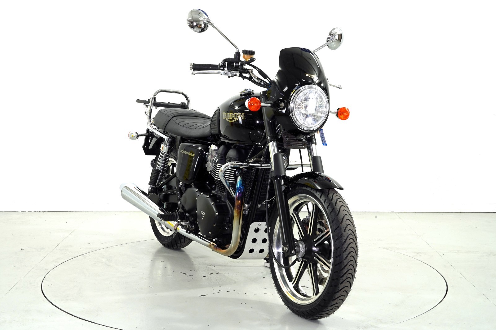 TRIUMPH Bonneville-image-1