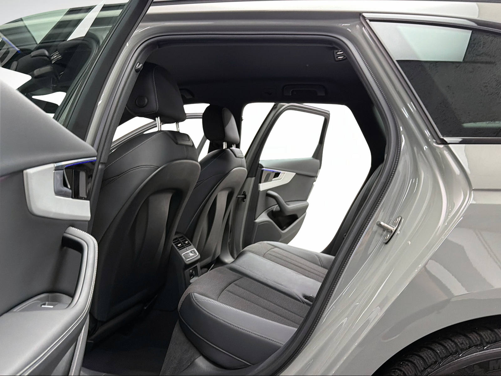 AUDI A4 Avant 40 TDI S line Attraction QUANTUMGRAY quattro S-tronic-image-7