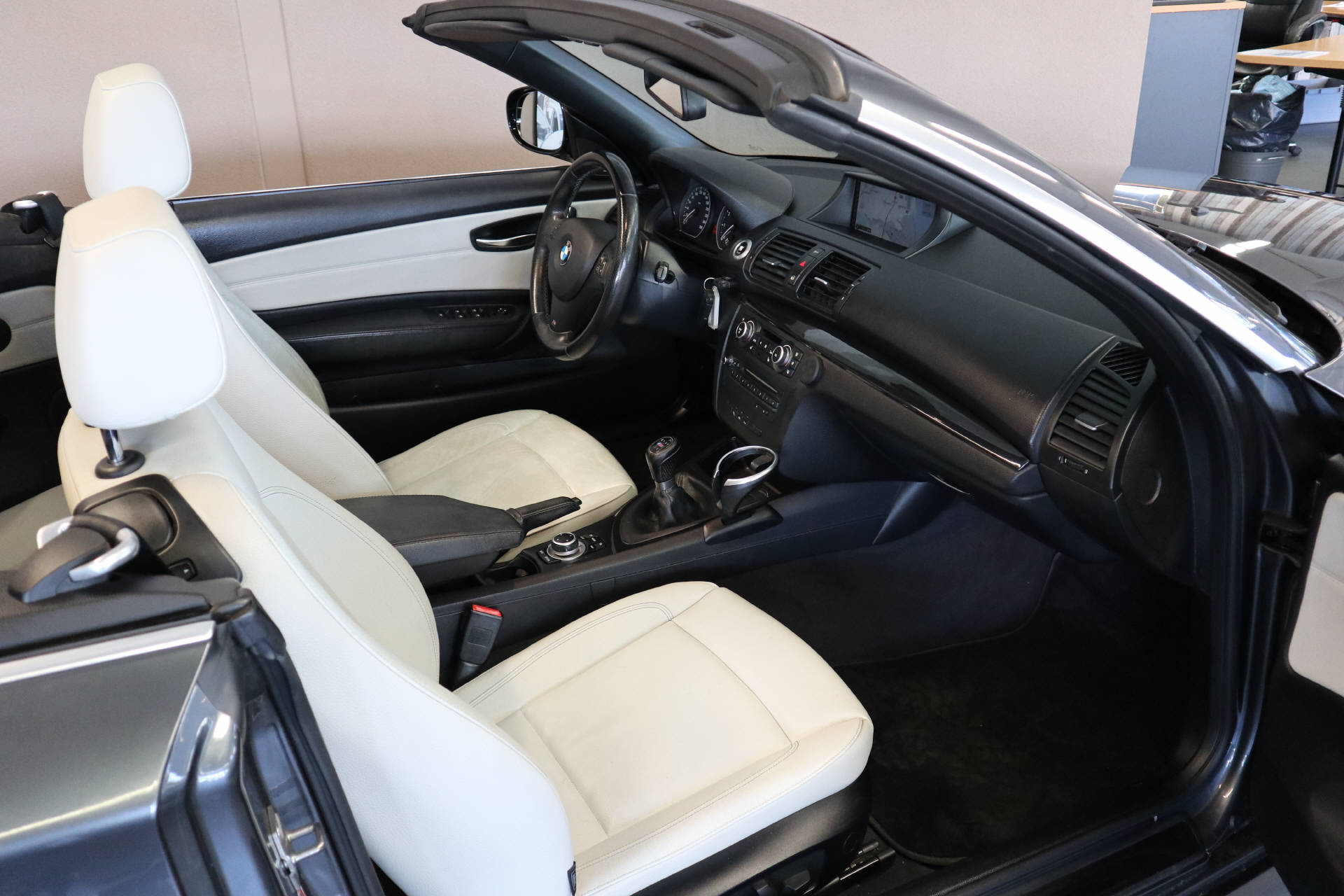 BMW 125i Cabrio-image-8