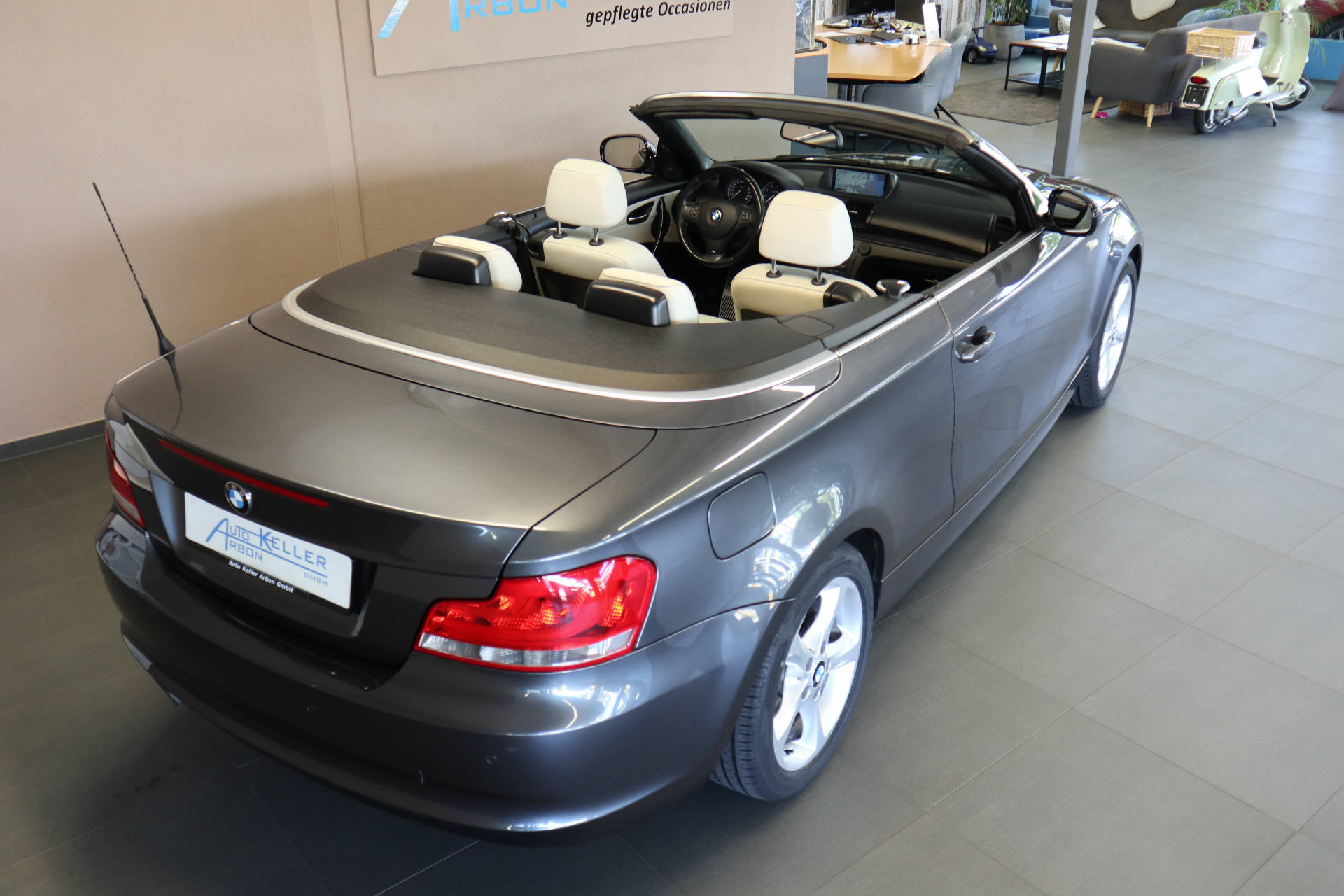 BMW 125i Cabrio-image-7