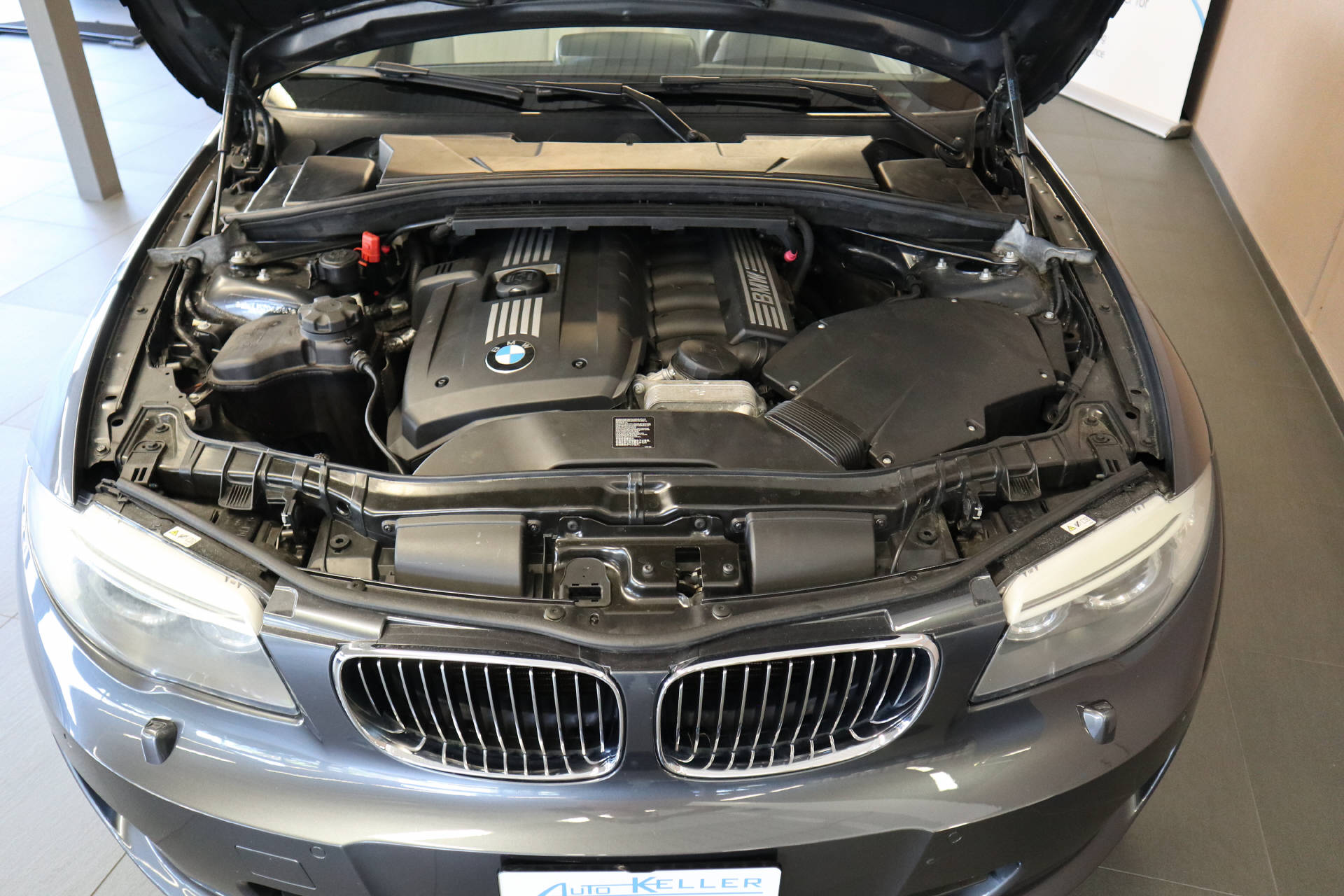 BMW 125i Cabrio-image-15